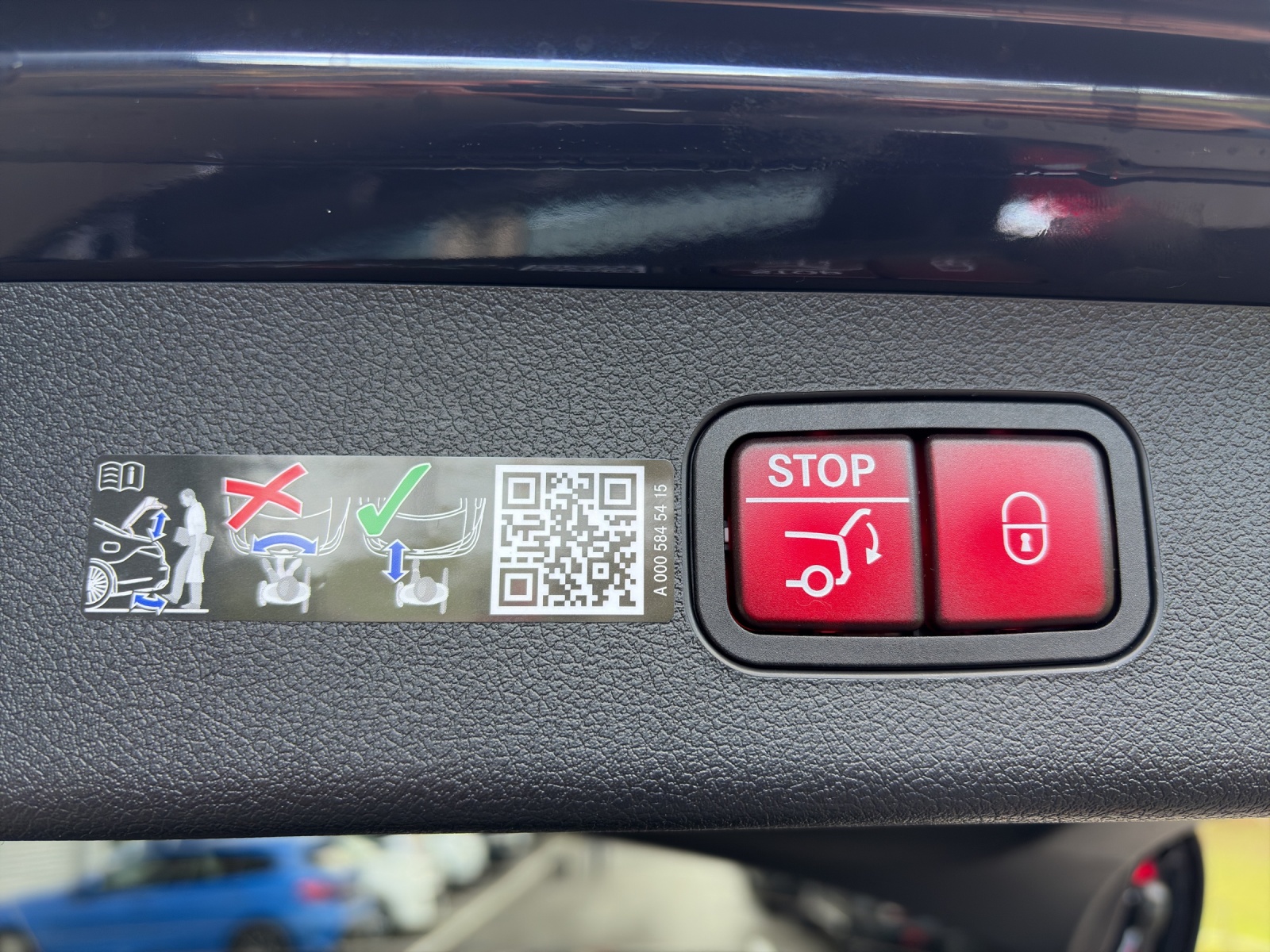 MERCEDES-BENZ E 300 de T 4Matic EQ Hybrid 9G-Tronic-image-6