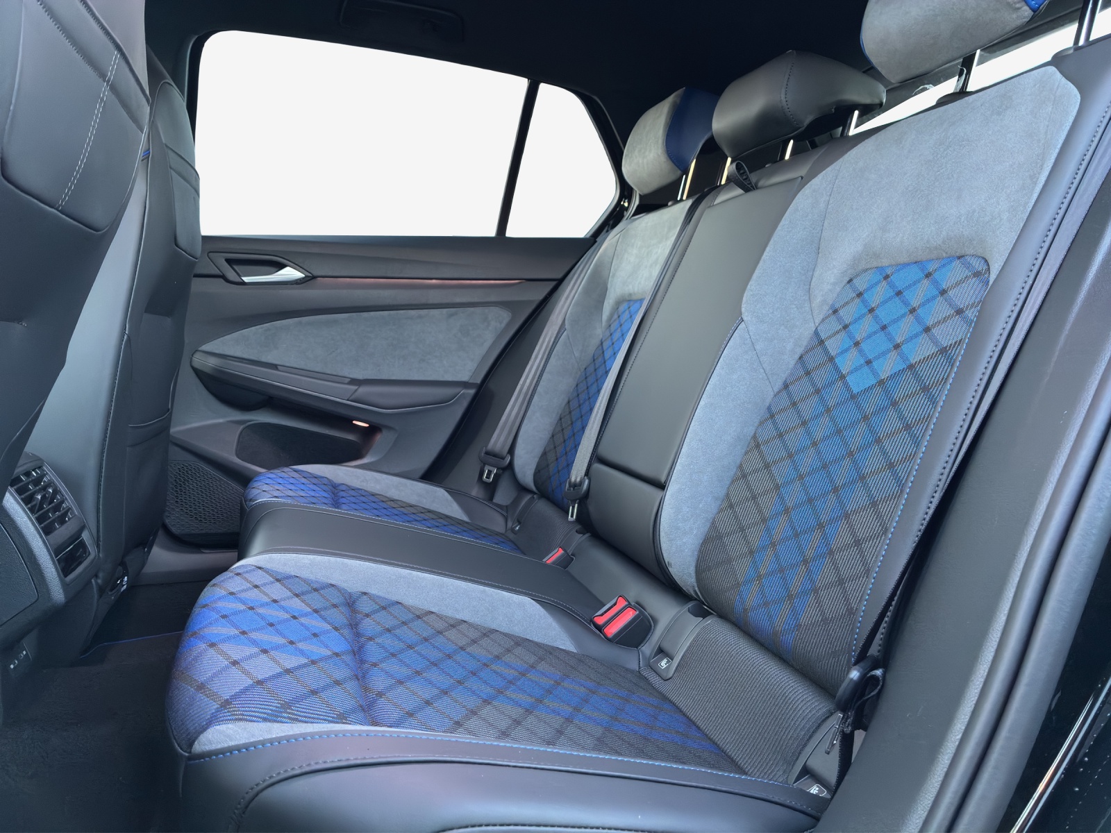 VW Golf 2.0 TSI R DSG 4 Motion-image-11