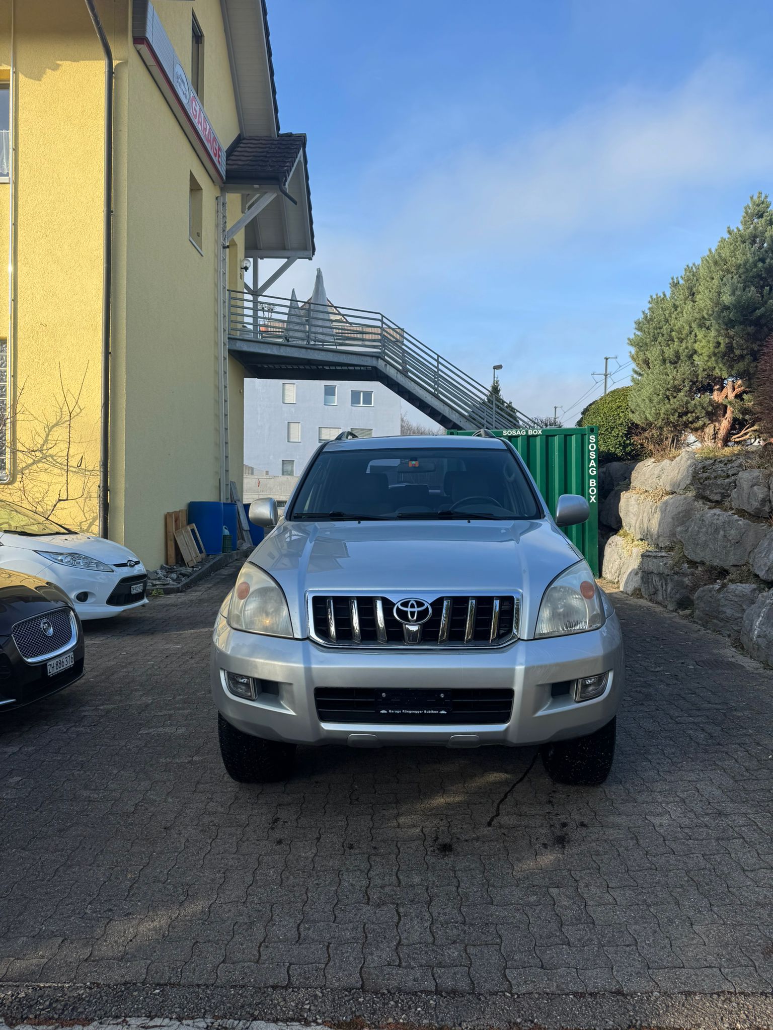TOYOTA Land Cruiser KDJ120-image-0