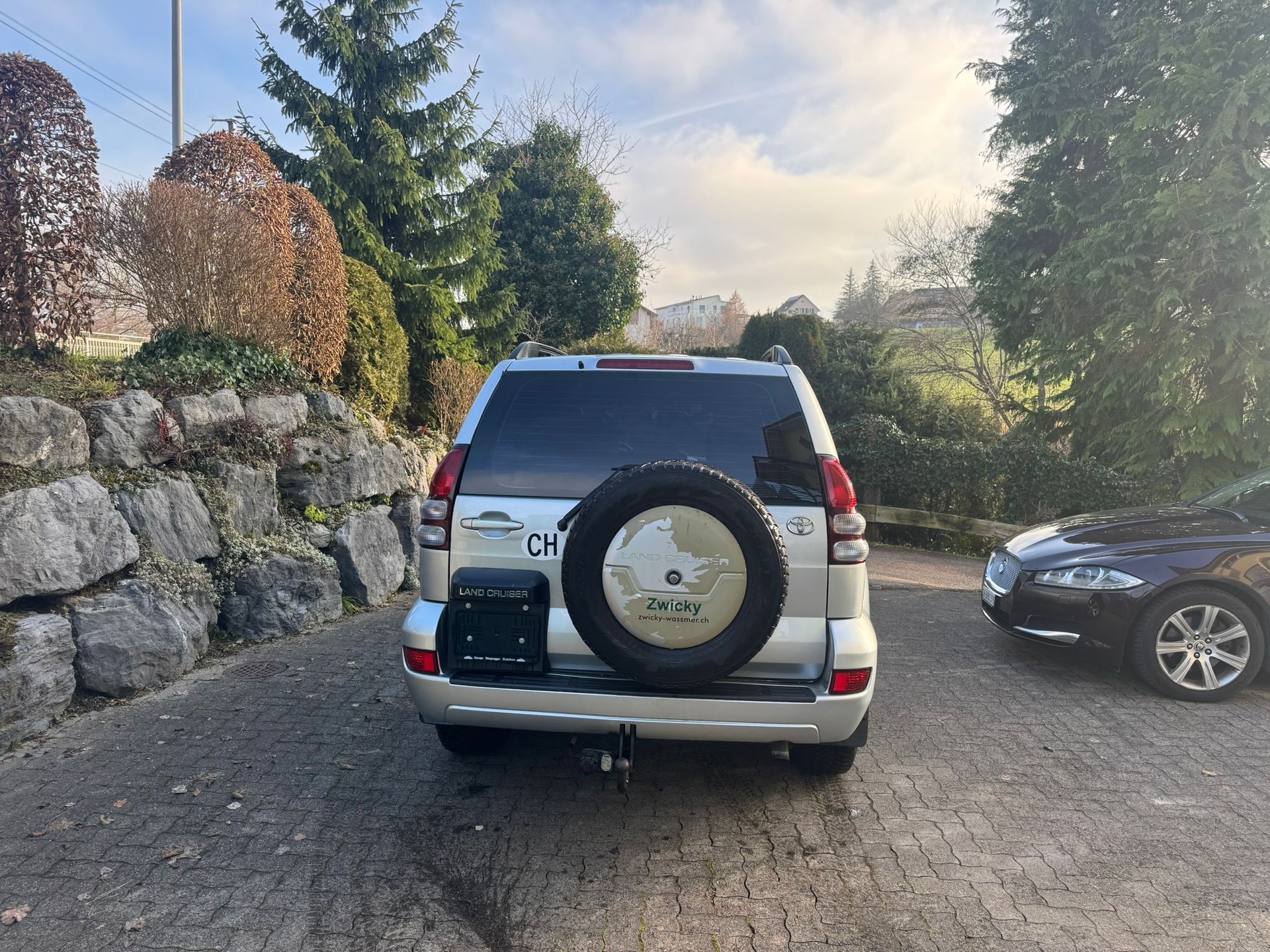 TOYOTA Land Cruiser KDJ120-image-4