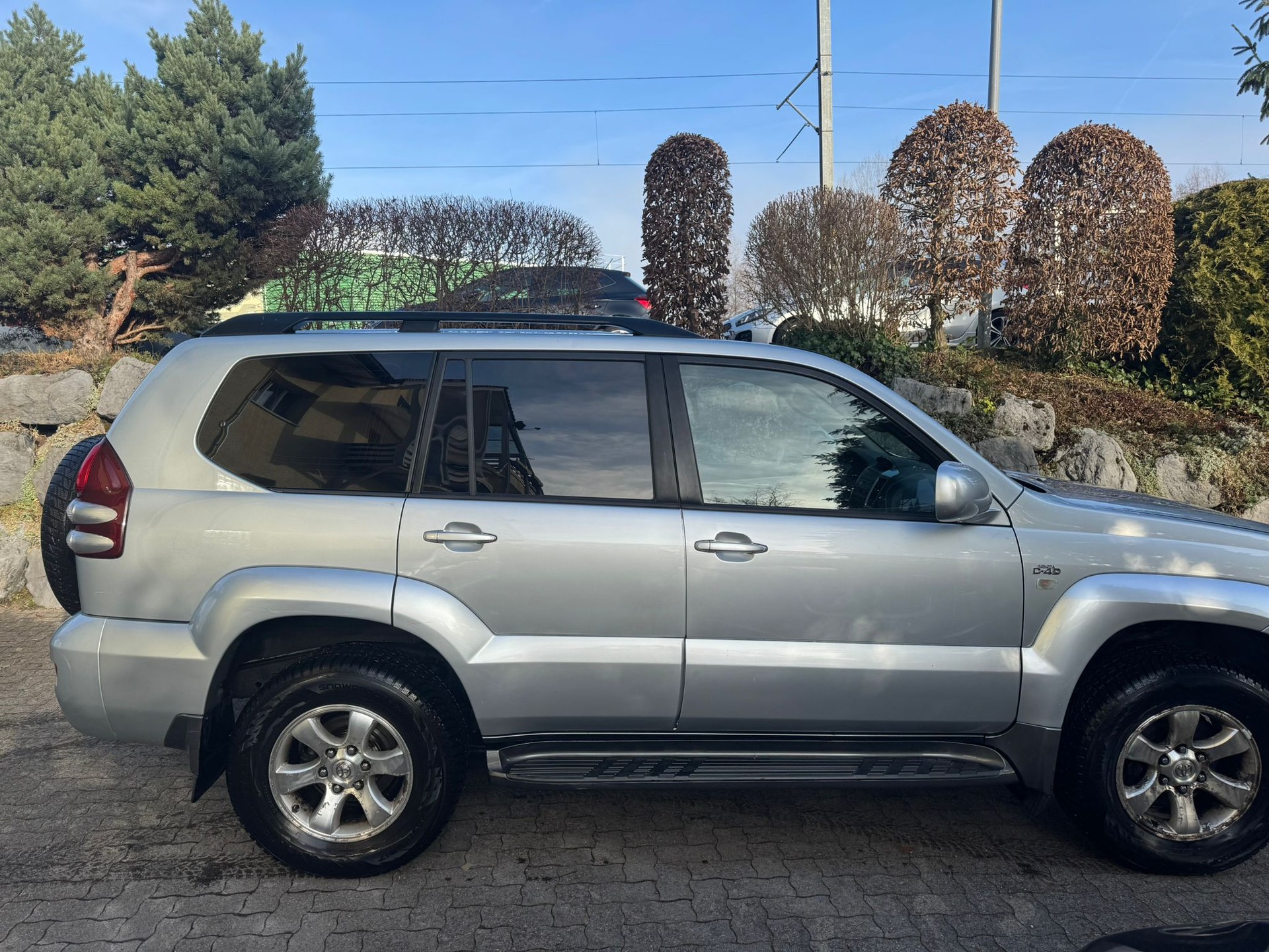 TOYOTA Land Cruiser KDJ120-image-1