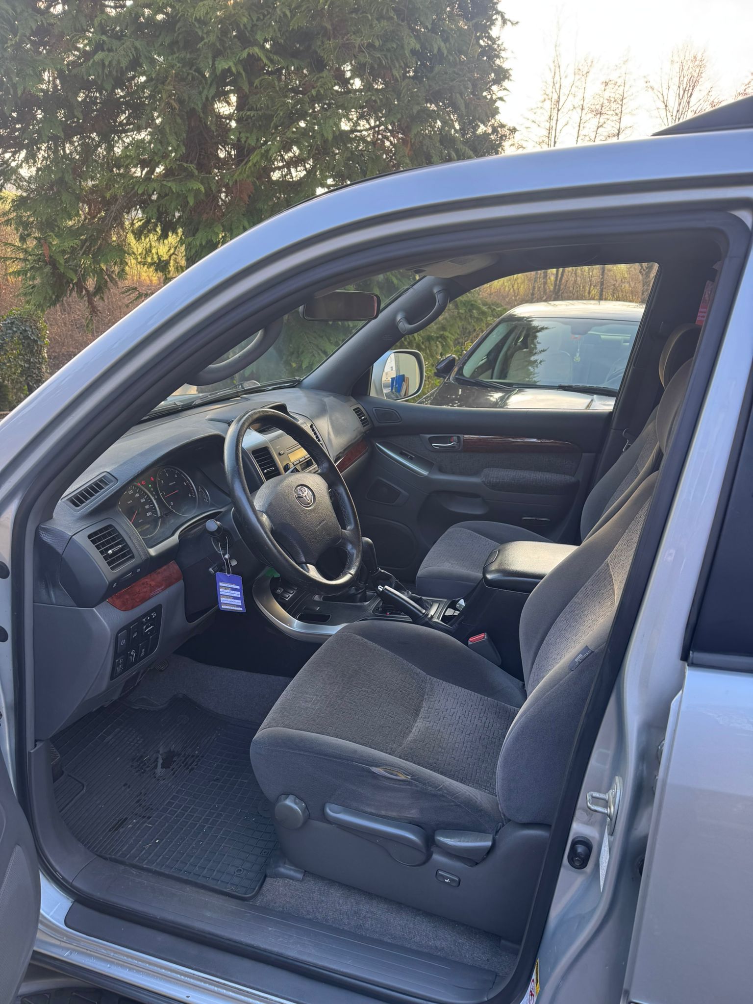 TOYOTA Land Cruiser KDJ120-image-5