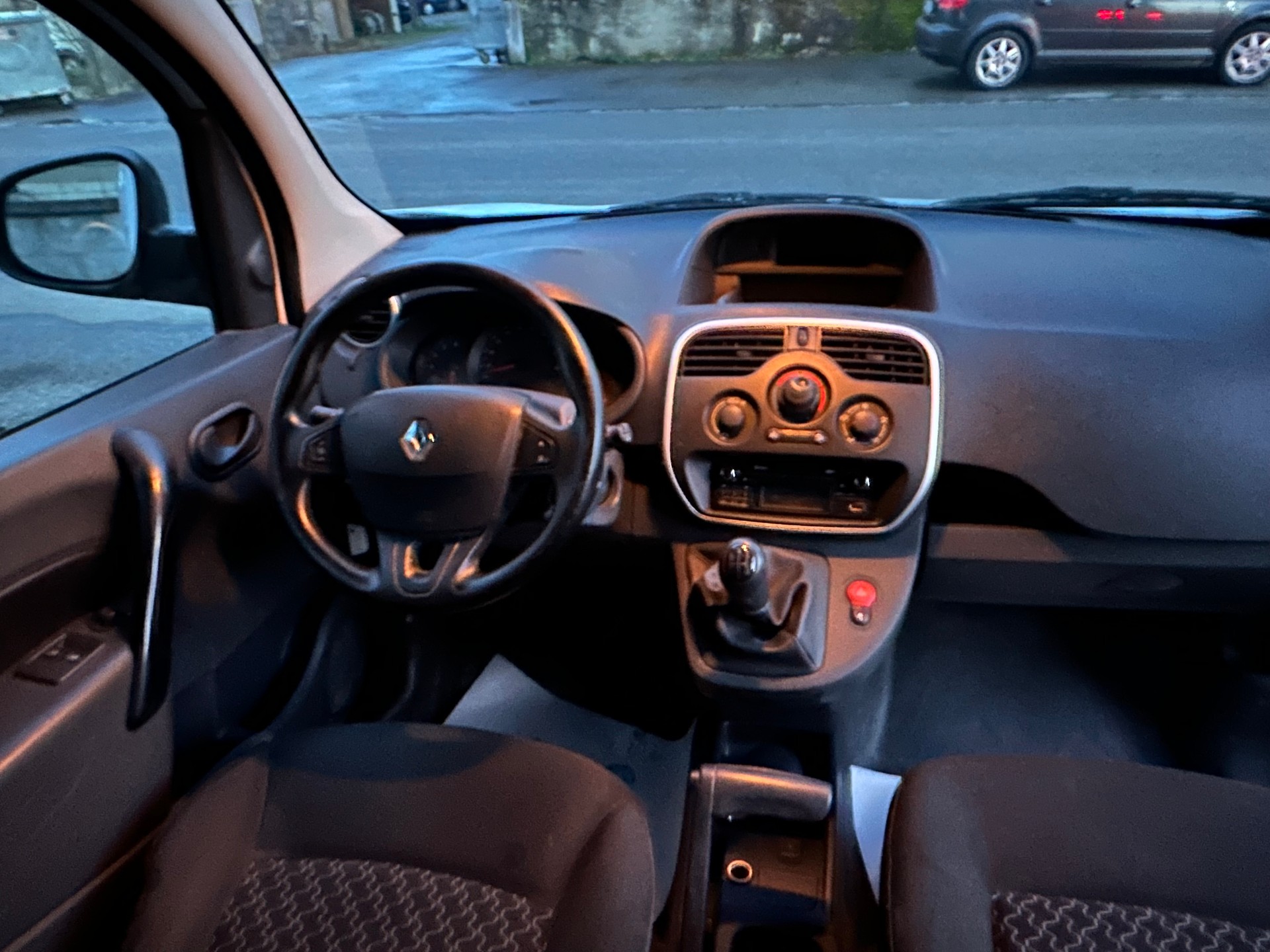 RENAULT KANGOO MAXI-image-12