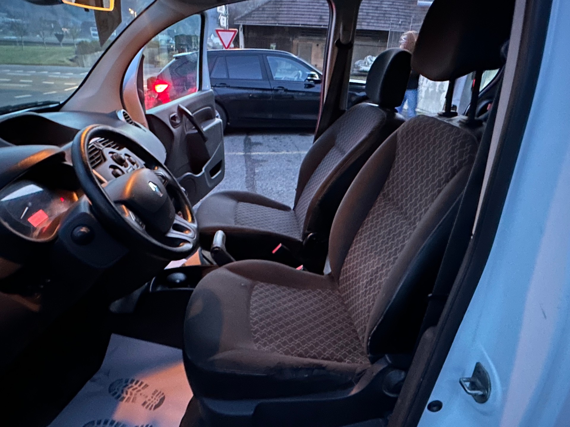 RENAULT KANGOO MAXI-image-13