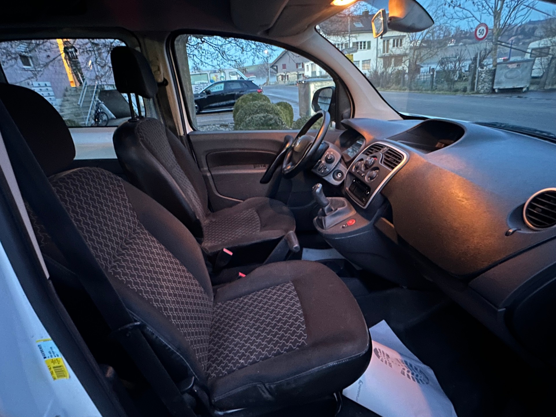 RENAULT KANGOO MAXI-image-10