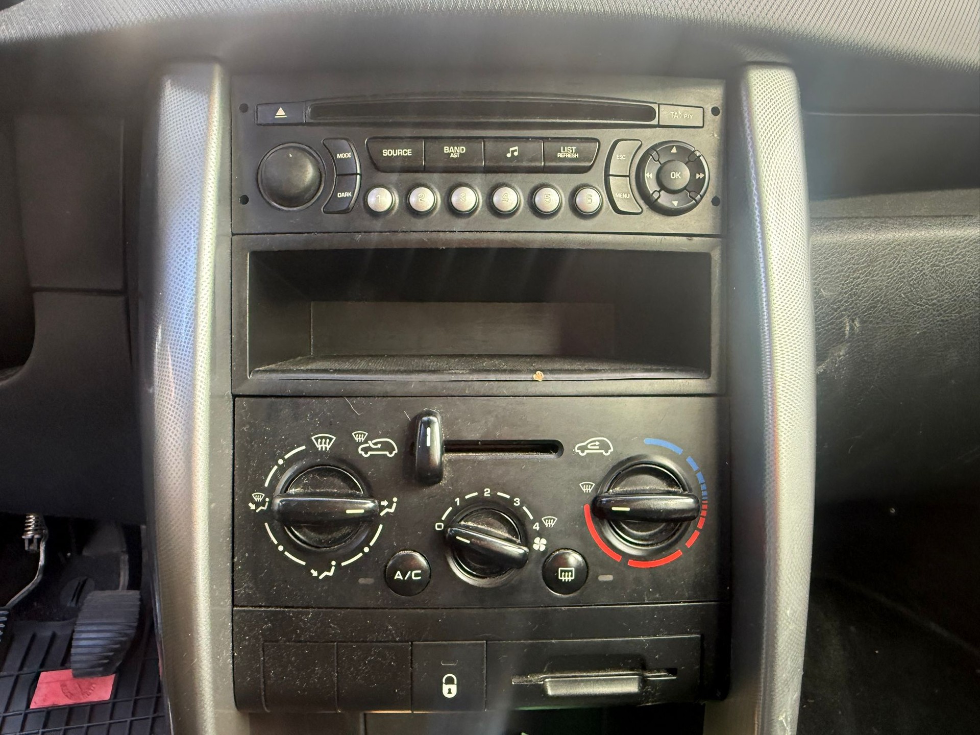 PEUGEOT 207 1.4 16V Look-image-12