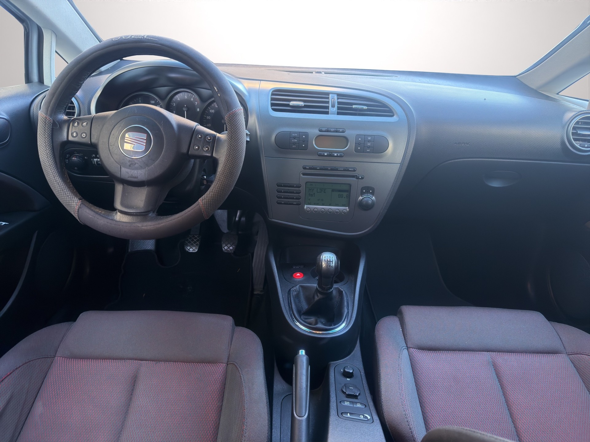 SEAT Leon 2.0 FSI T Stylance-image-12