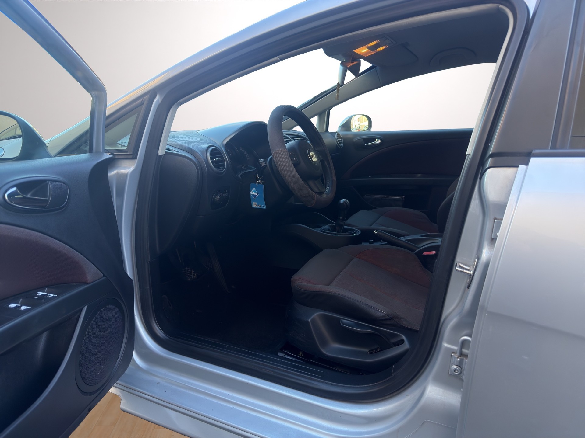 SEAT Leon 2.0 FSI T Stylance-image-8