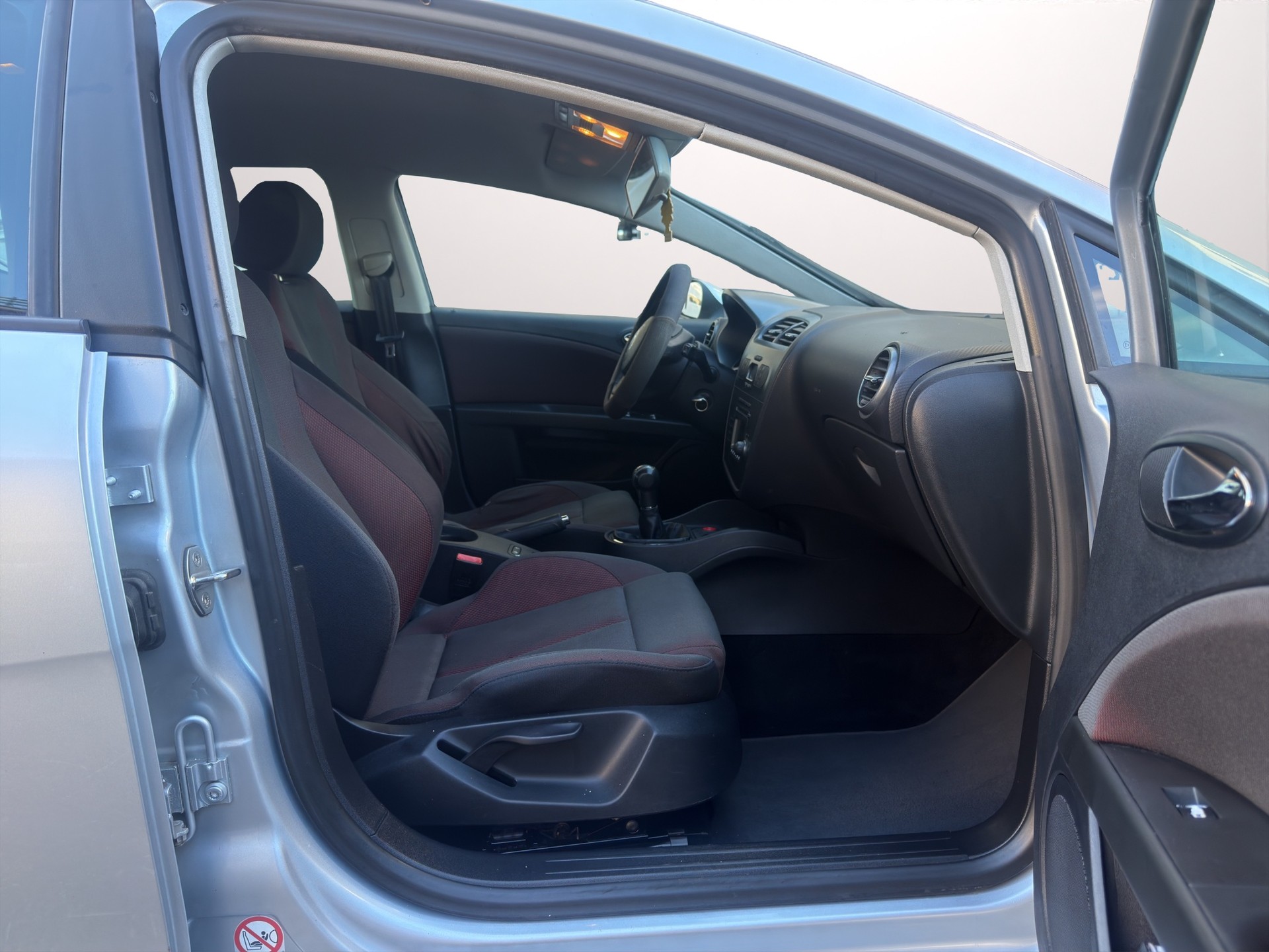 SEAT Leon 2.0 FSI T Stylance-image-13