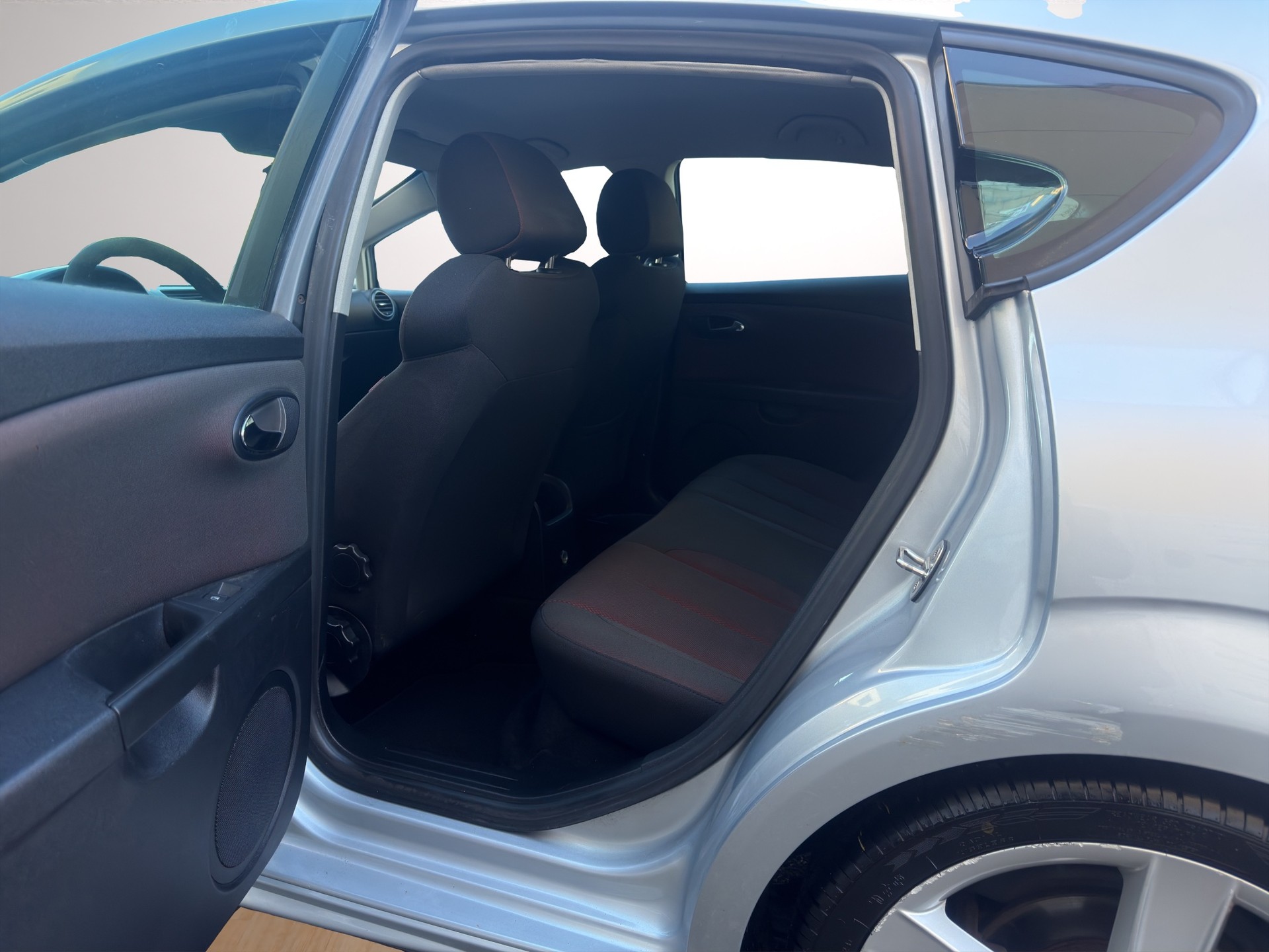 SEAT Leon 2.0 FSI T Stylance-image-11