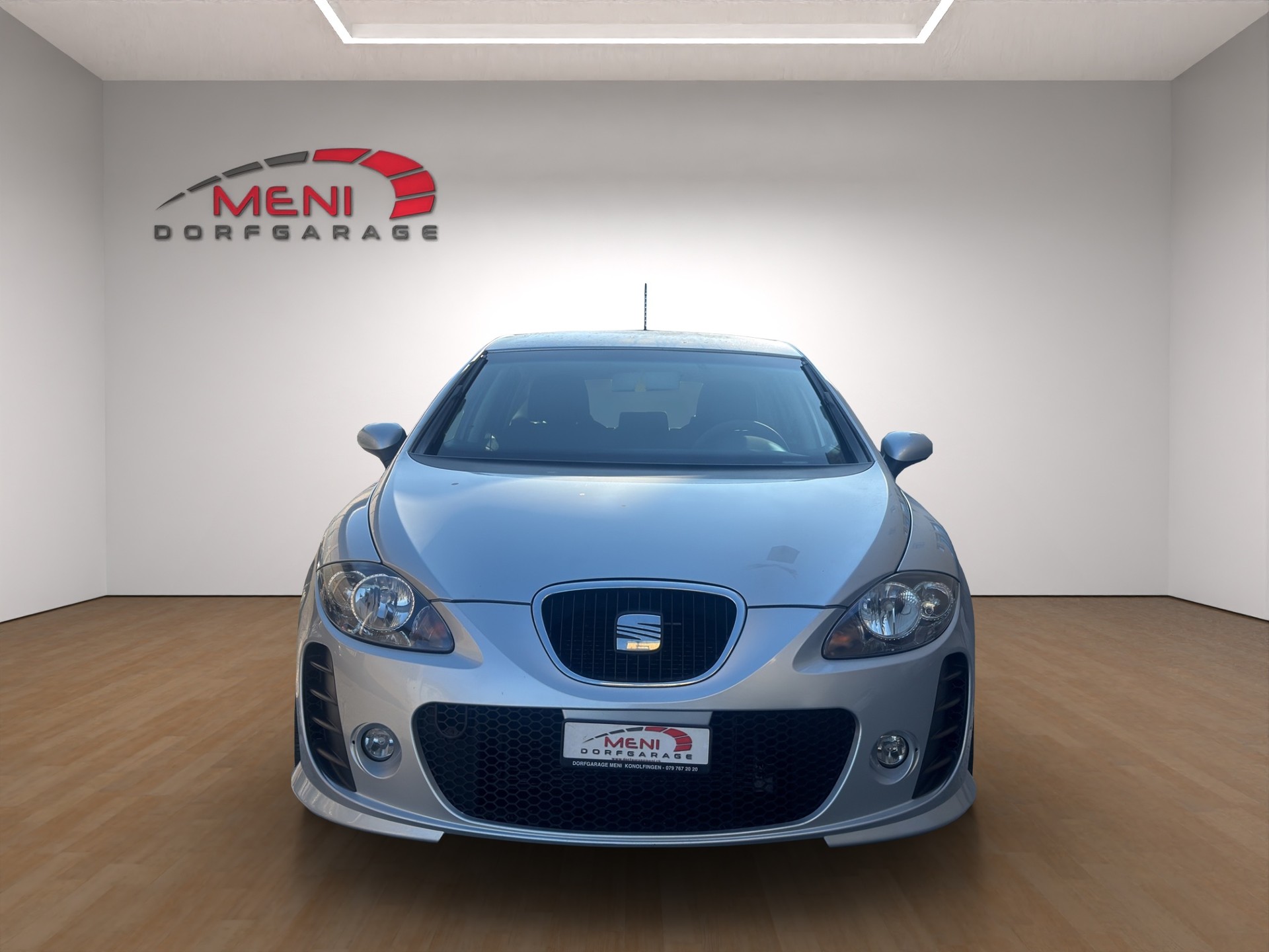 SEAT Leon 2.0 FSI T Stylance-image-1