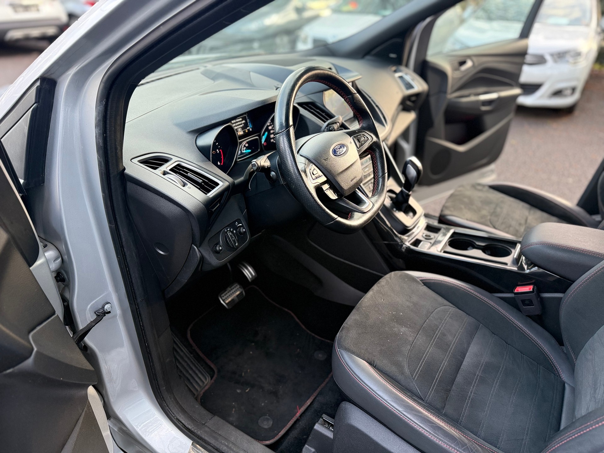 FORD Kuga 2.0 TDCi ST Line High 4WD PowerShift-image-10