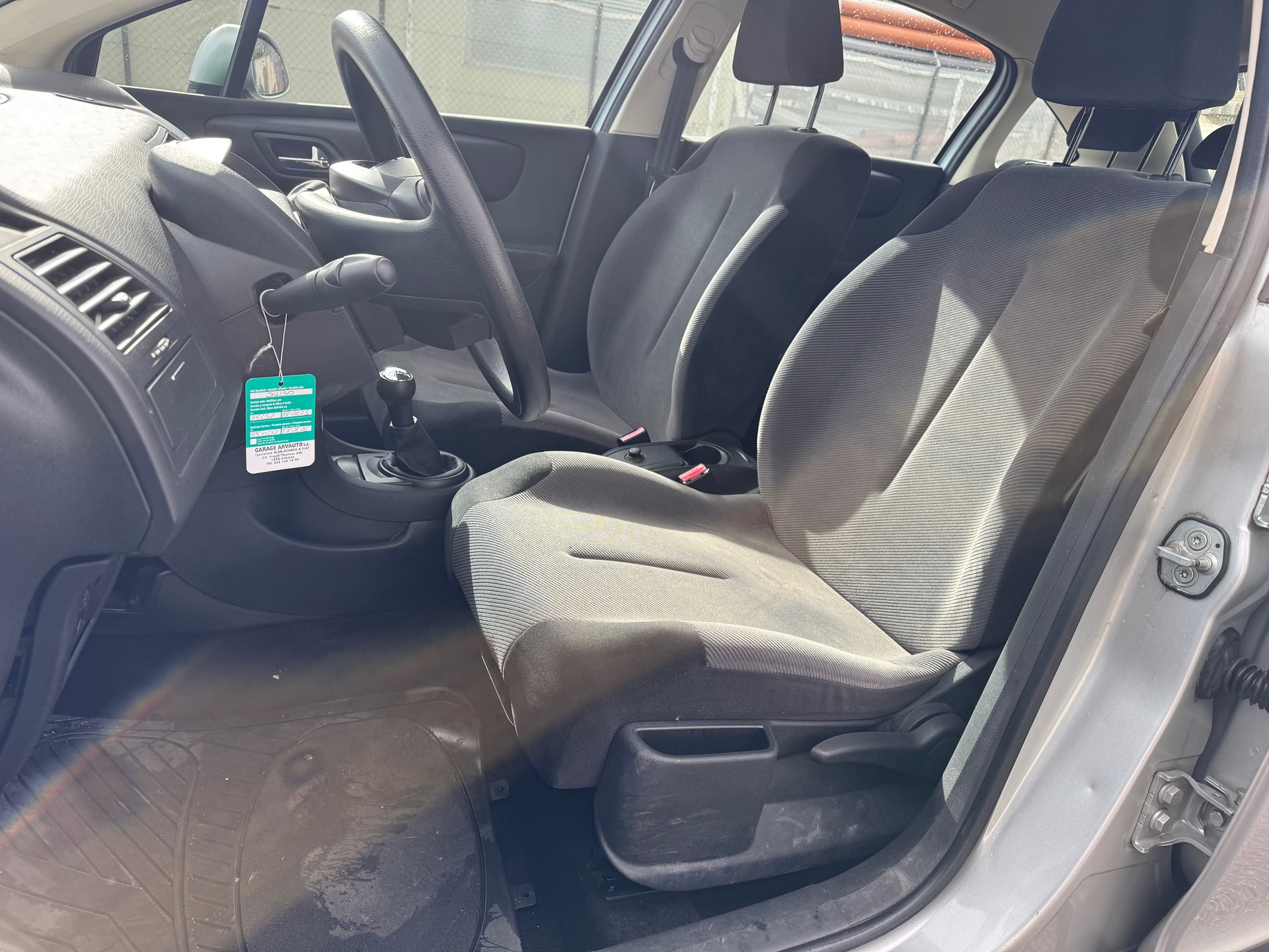 CITROEN C4 Berline 1.6i 16V VTR-image-8