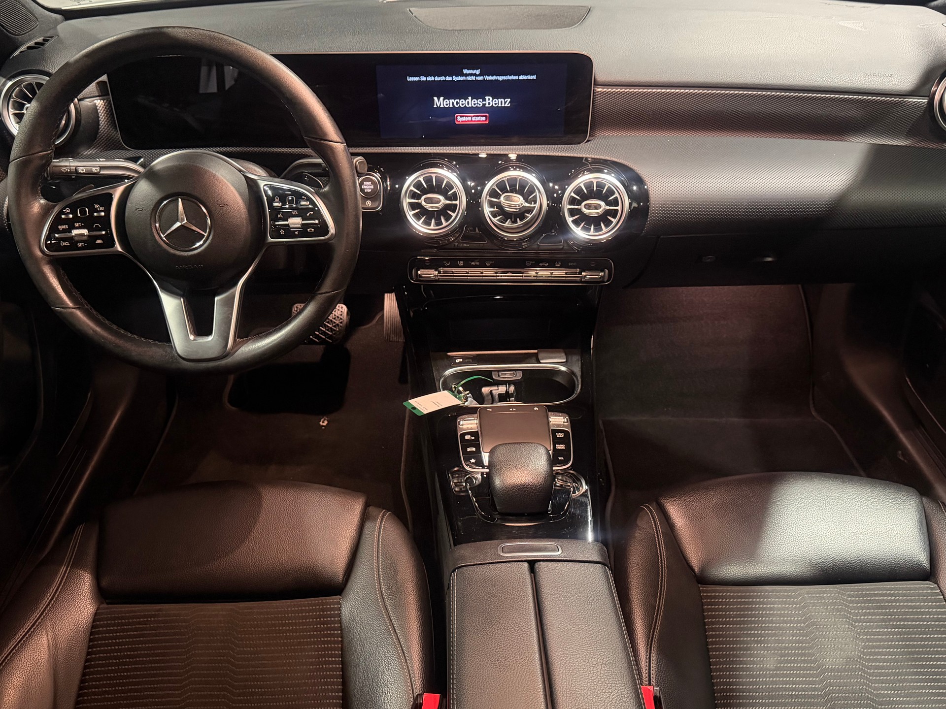 MERCEDES-BENZ A 200 d Style 8G-DCT-image-8