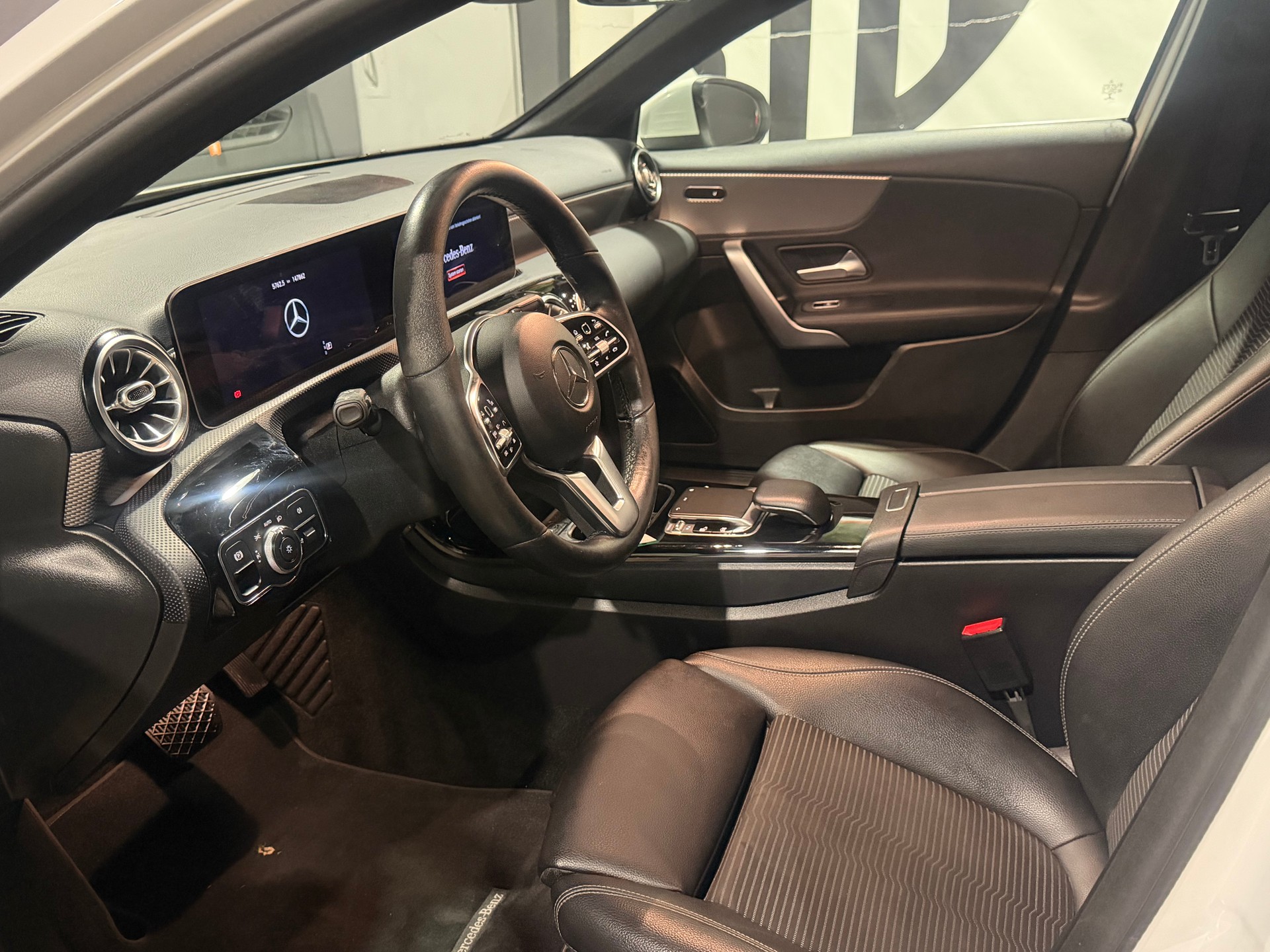 MERCEDES-BENZ A 200 d Style 8G-DCT-image-9