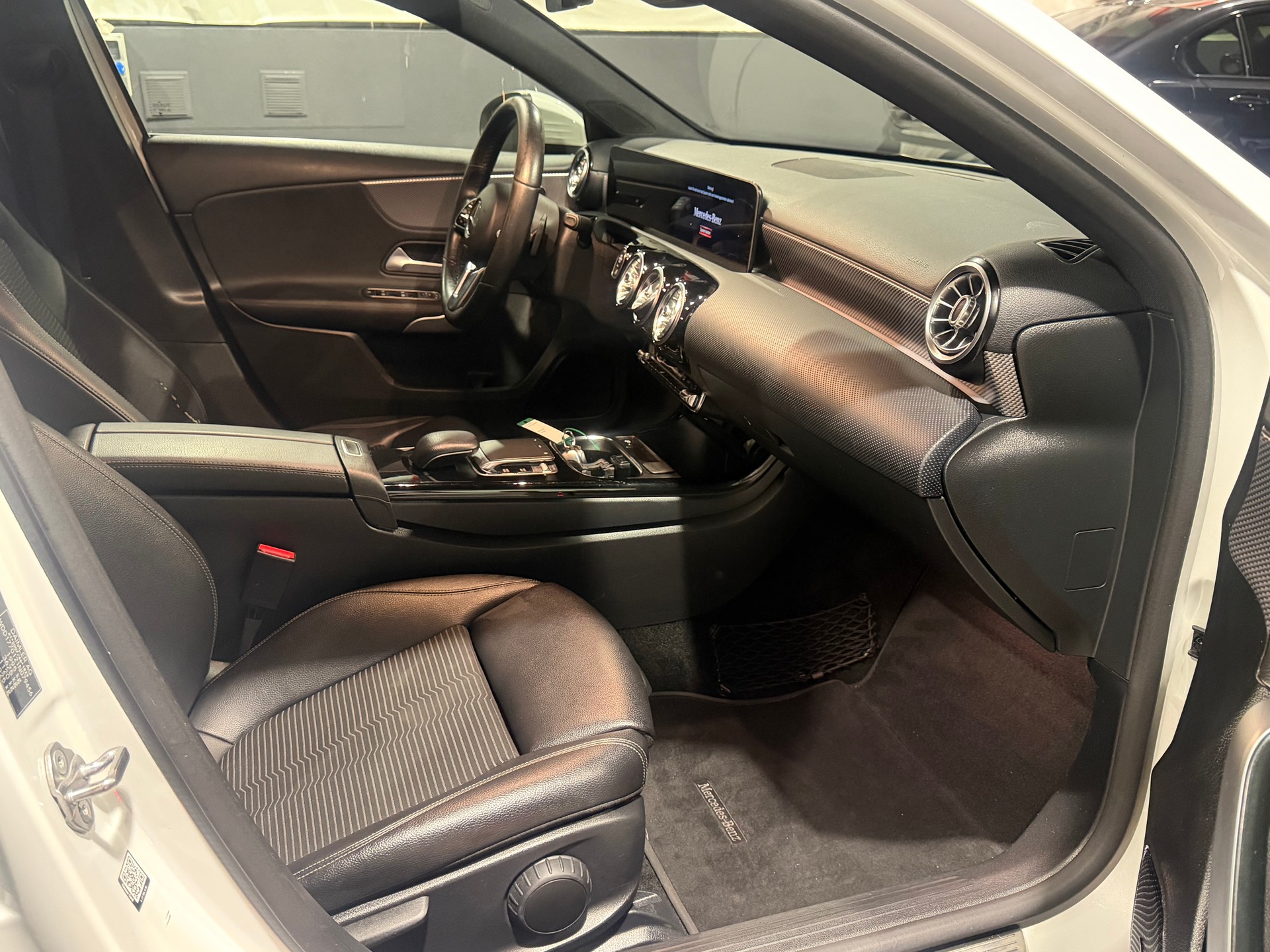 MERCEDES-BENZ A 200 d Style 8G-DCT-image-10