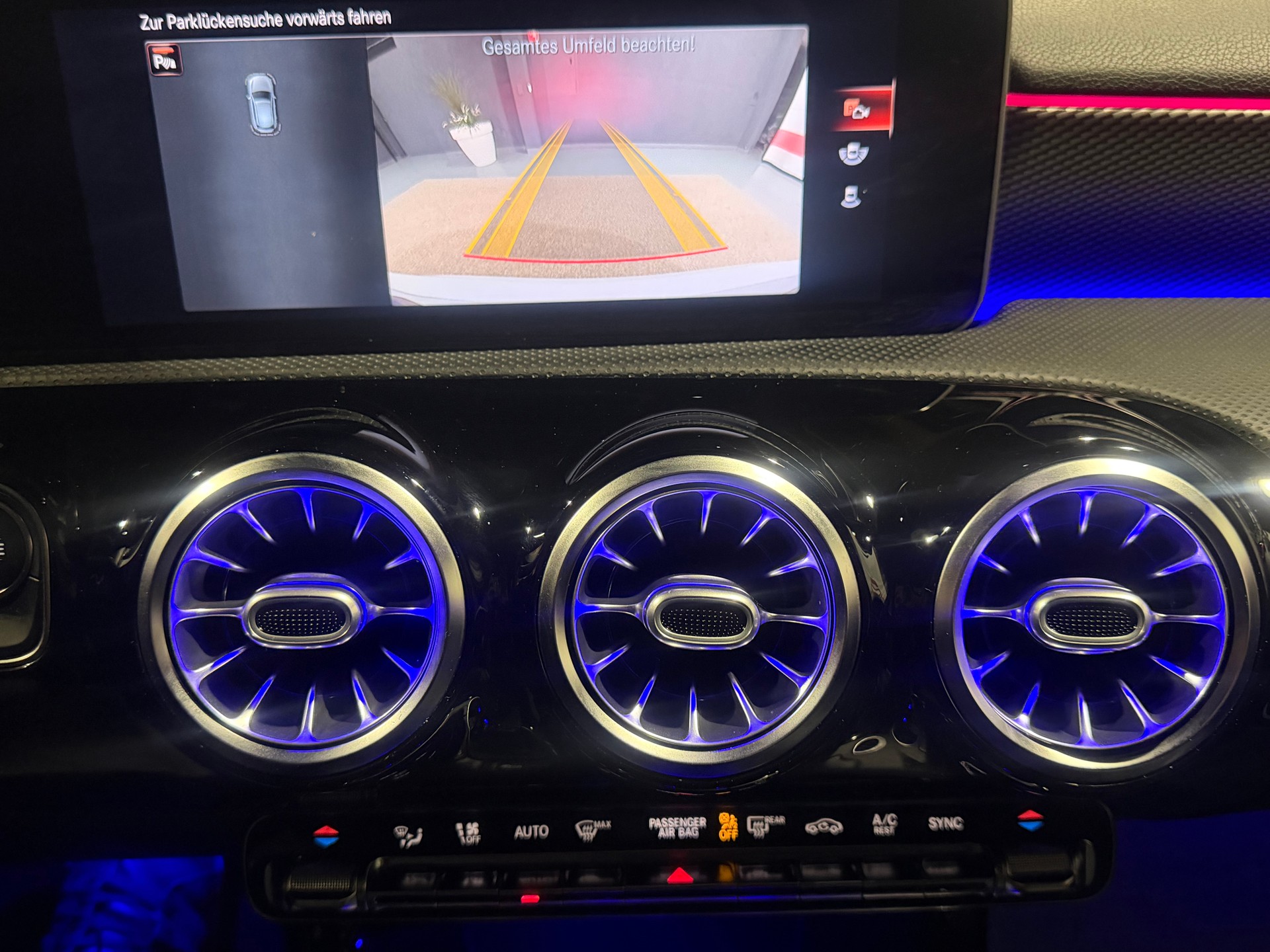 MERCEDES-BENZ A 200 d Style 8G-DCT-image-14