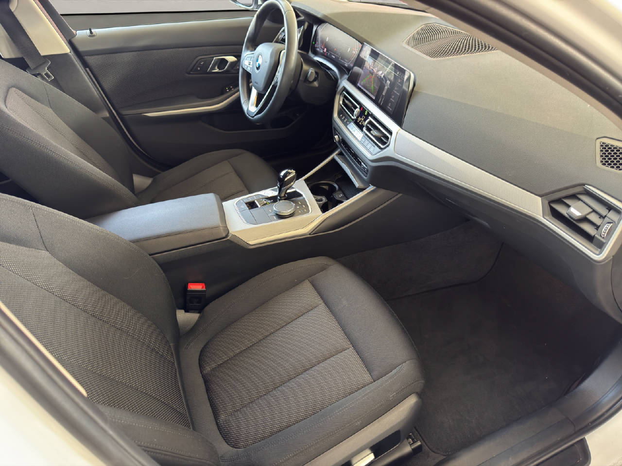 BMW 320d xDrive 190PS Touring-image-10