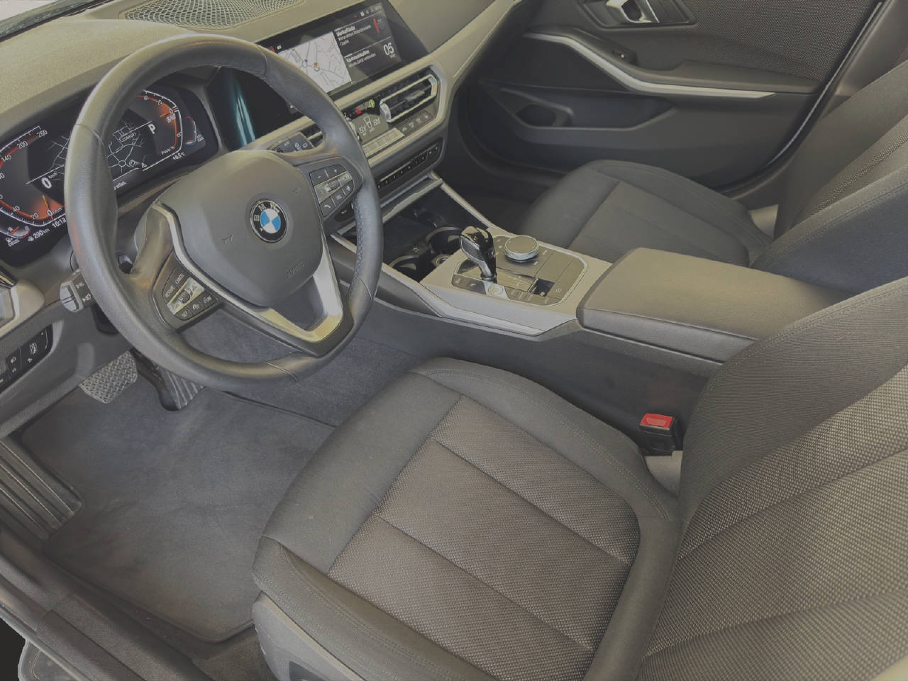 BMW 320d xDrive 190PS Touring-image-9