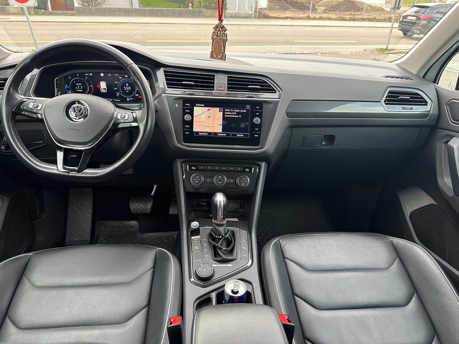 VW Tiguan 2.0 TDI SCR Highline 4Motion-image-4
