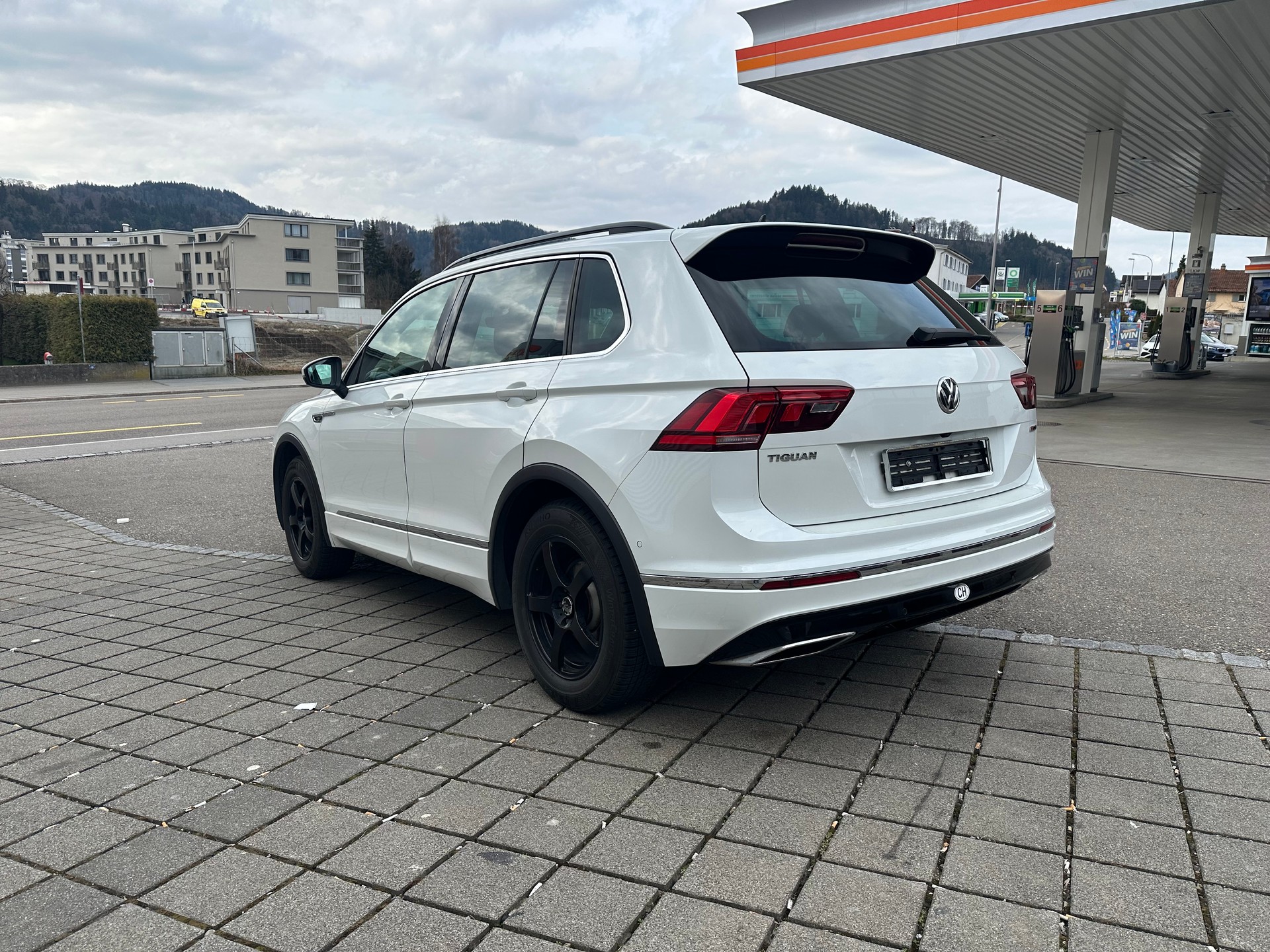 VW Tiguan 2.0 TDI SCR Highline 4Motion-image-3