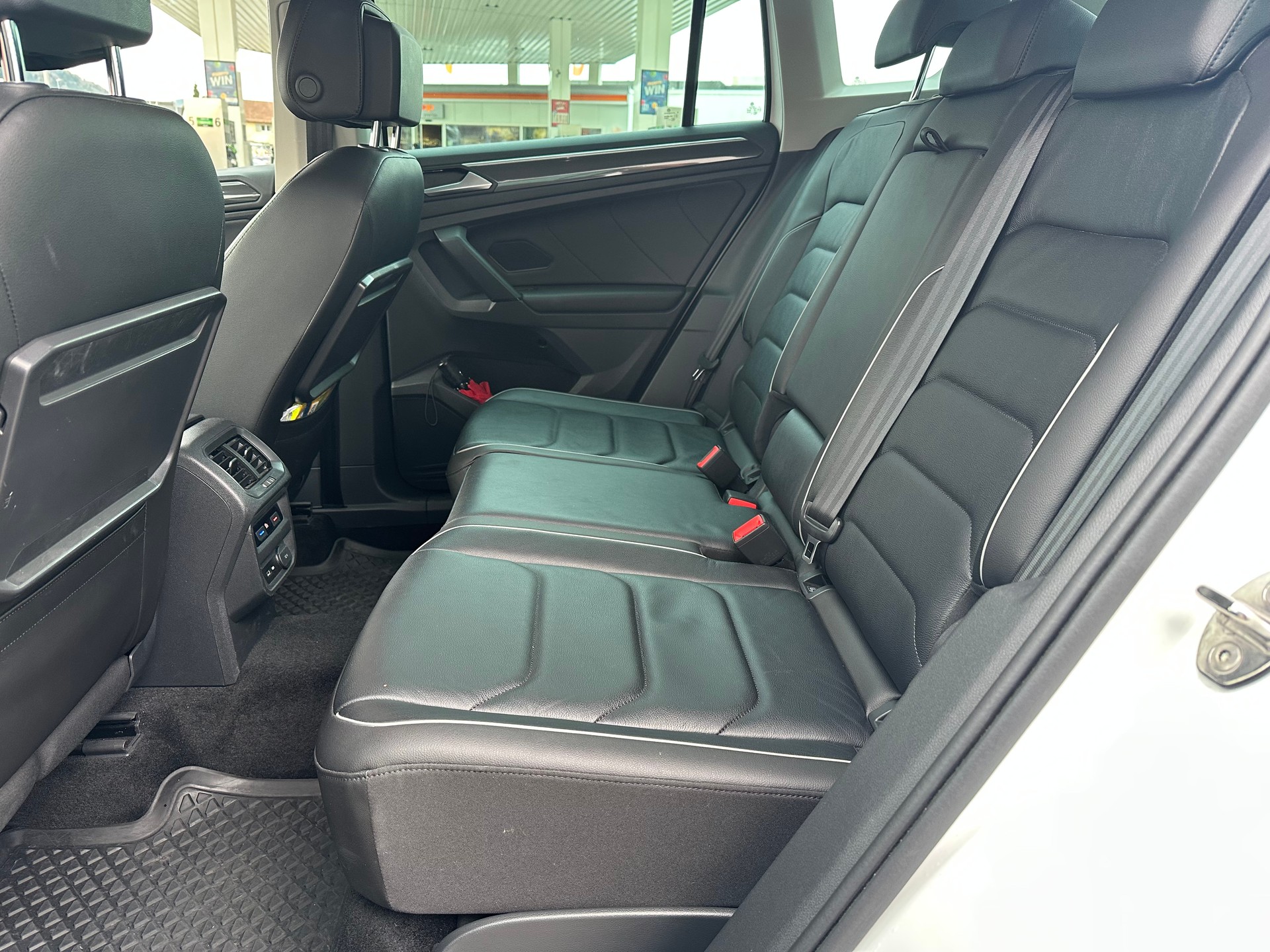 VW Tiguan 2.0 TDI SCR Highline 4Motion-image-7