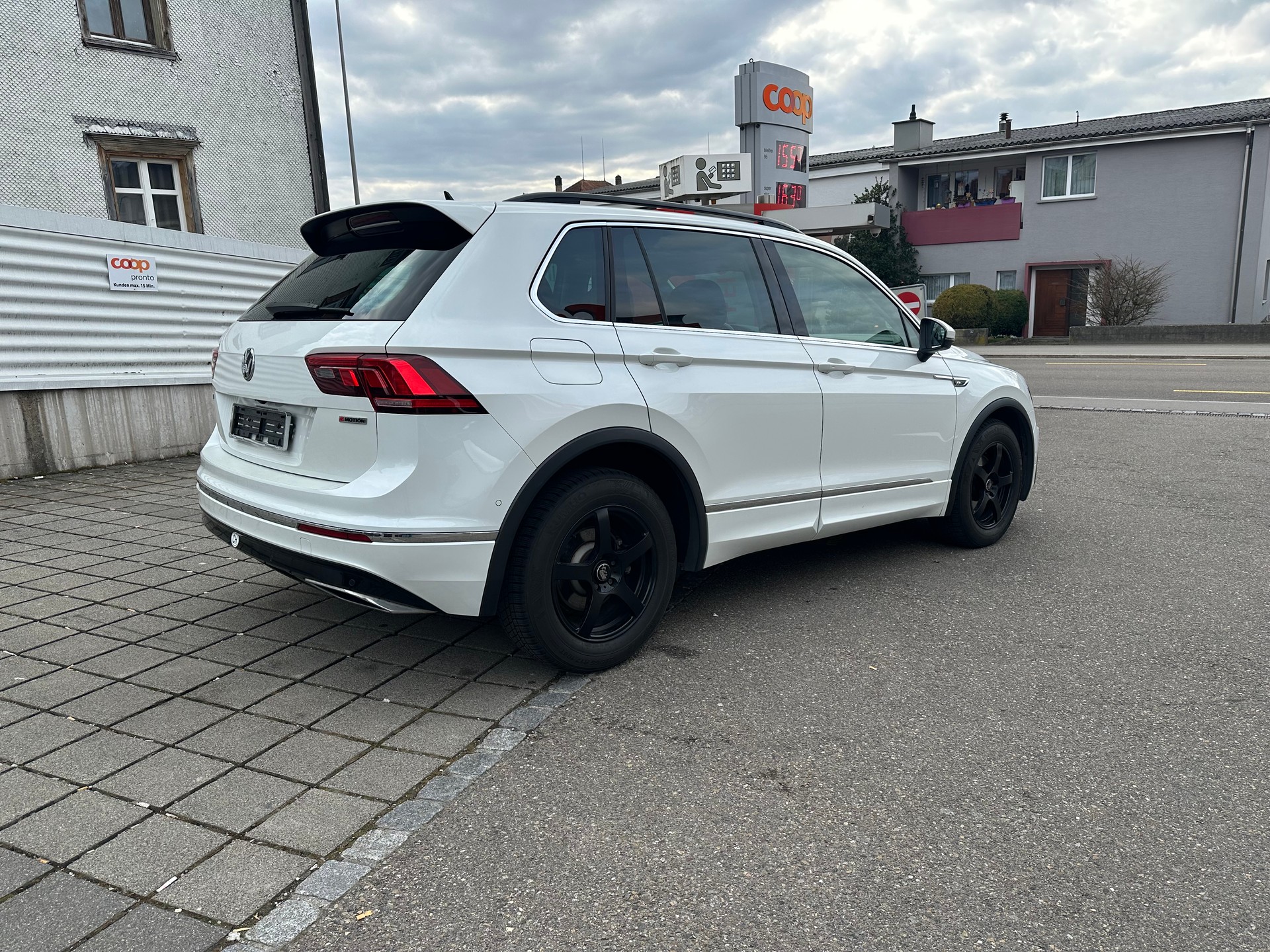 VW Tiguan 2.0 TDI SCR Highline 4Motion-image-2