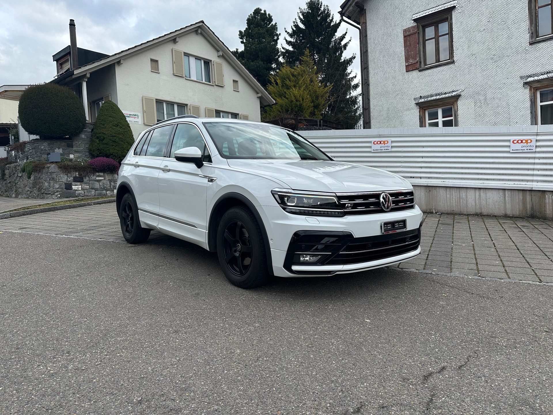 VW Tiguan 2.0 TDI SCR Highline 4Motion-image-1
