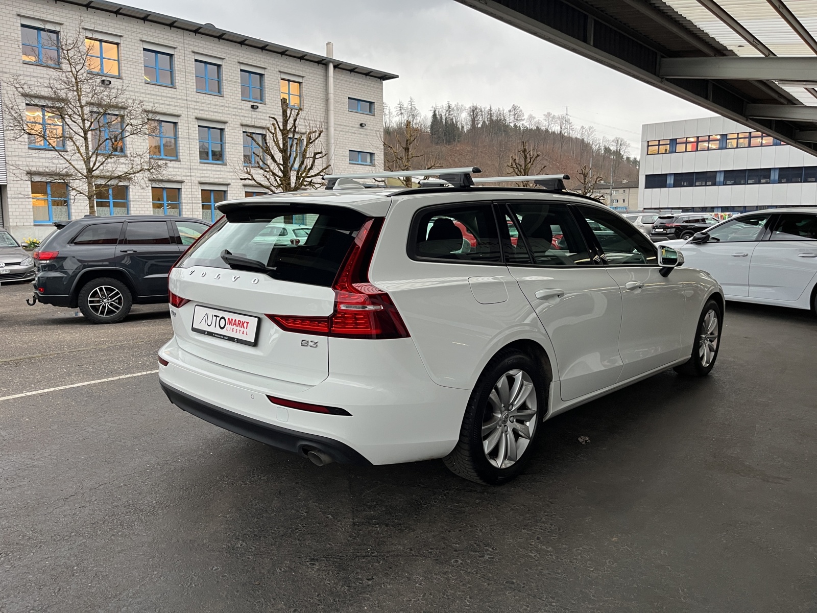 VOLVO V60 B3 Benzin Mild Hybrid Momentum Light Geartronic-image-11