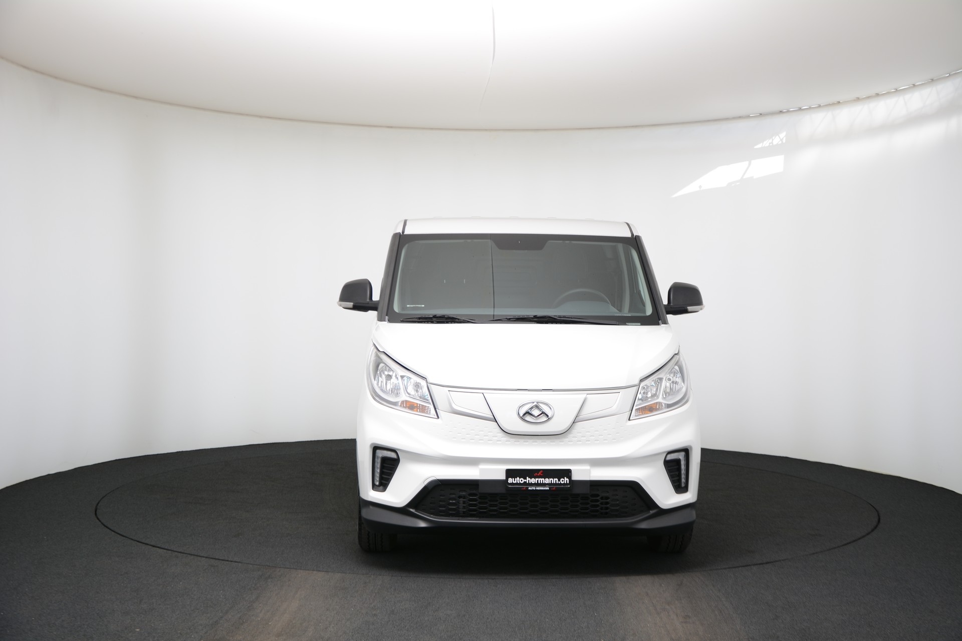 MAXUS eDELIVER 3 Kastenaufbau L2 50kWh-showroom-element-2