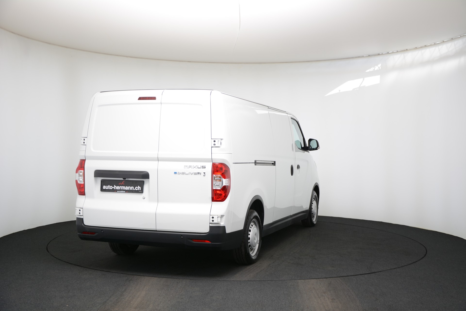 MAXUS eDELIVER 3 Kastenaufbau L2 50kWh-image-13