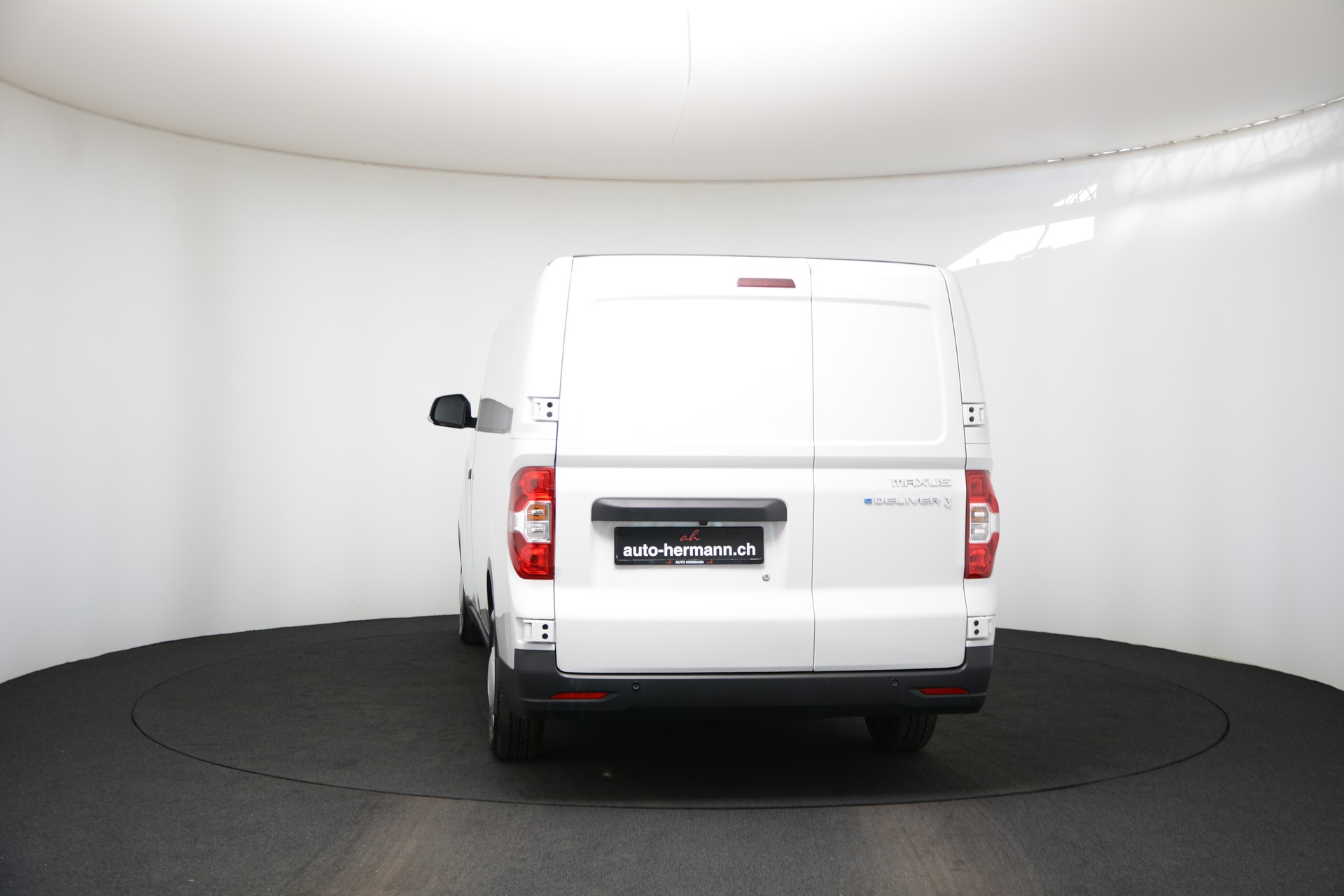 MAXUS eDELIVER 3 Kastenaufbau L2 50kWh-image-11