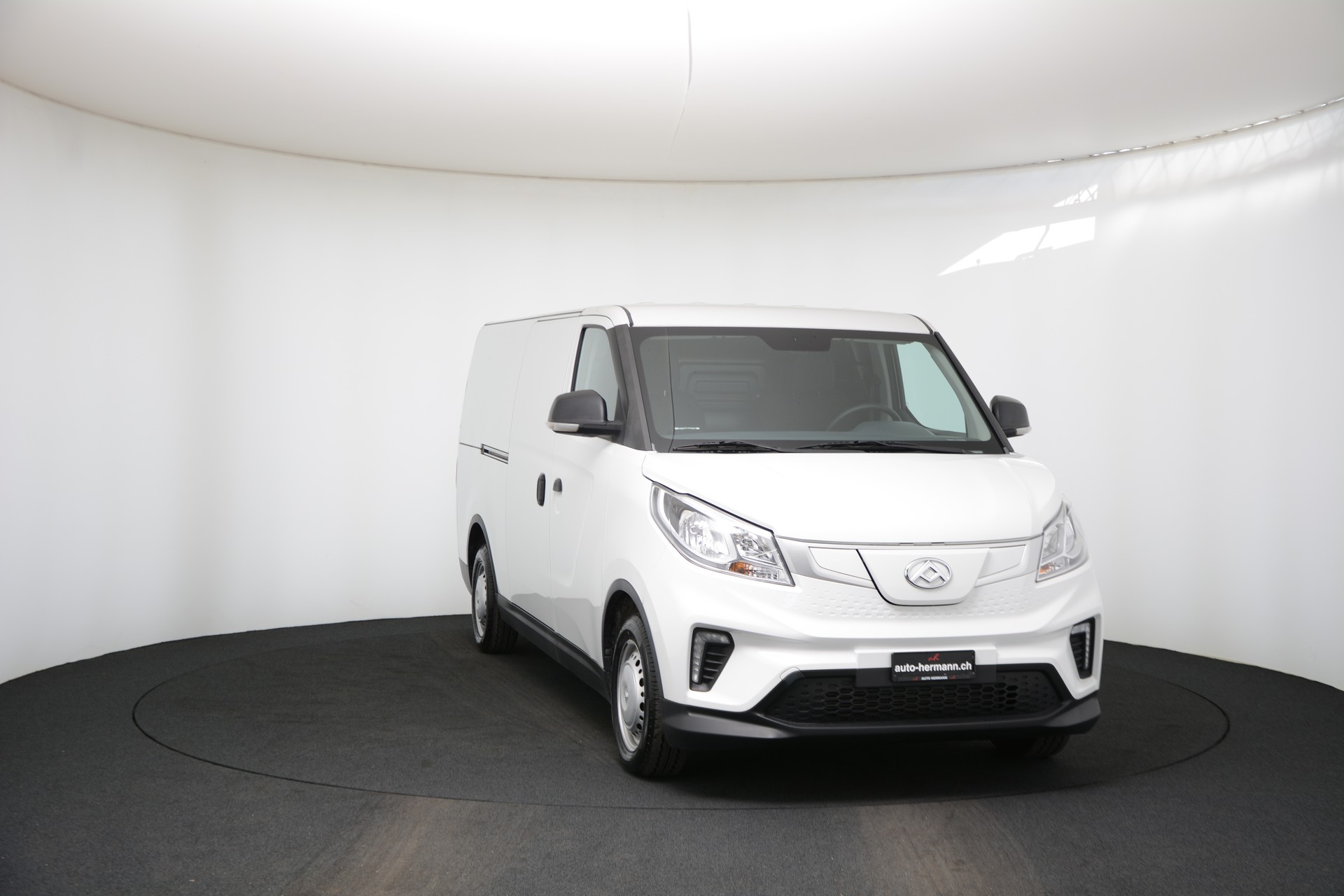 MAXUS eDELIVER 3 Kastenaufbau L2 50kWh-showroom-element-1