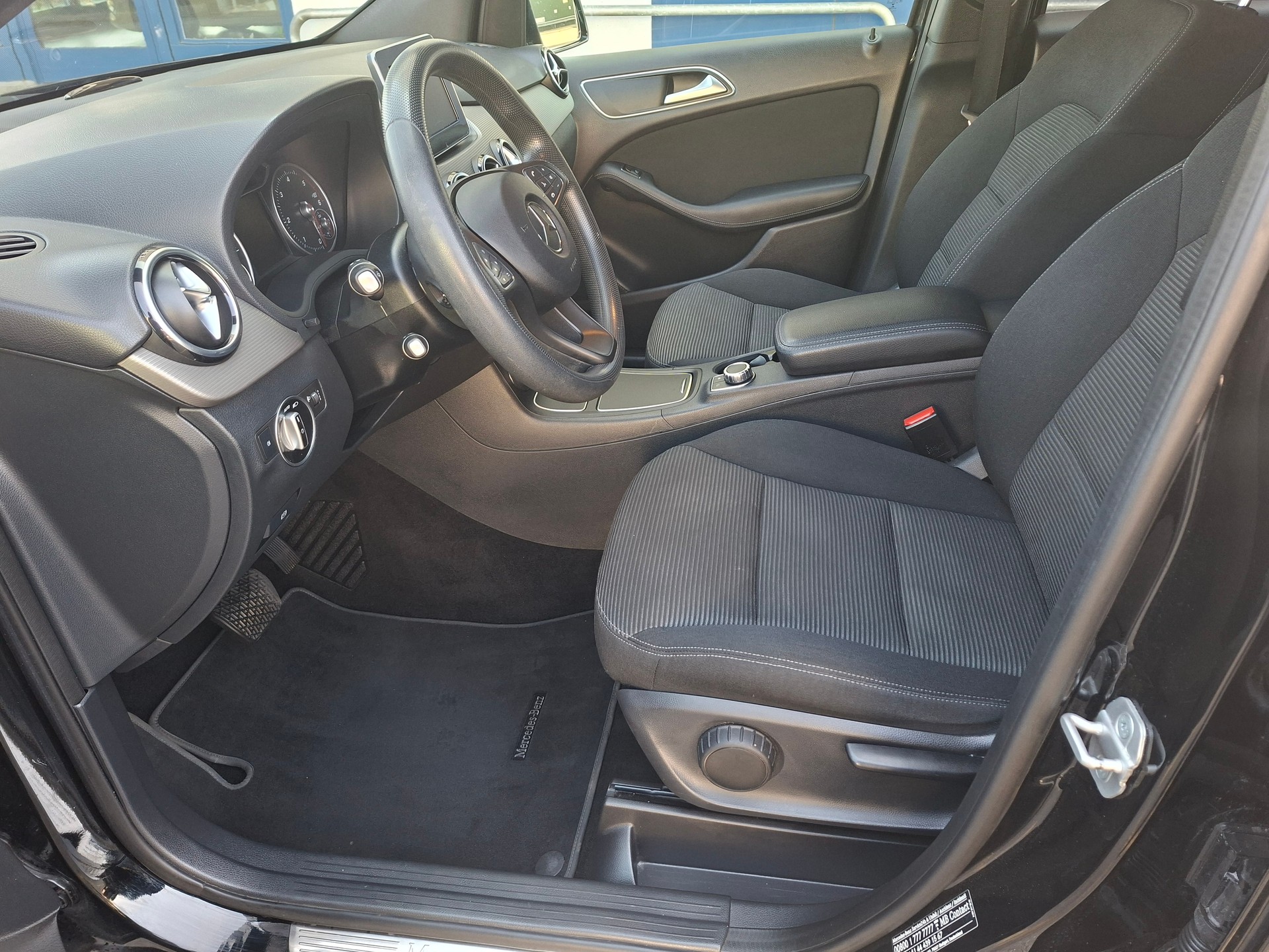 MERCEDES-BENZ B 180 CDI Style 7G-DCT-image-6