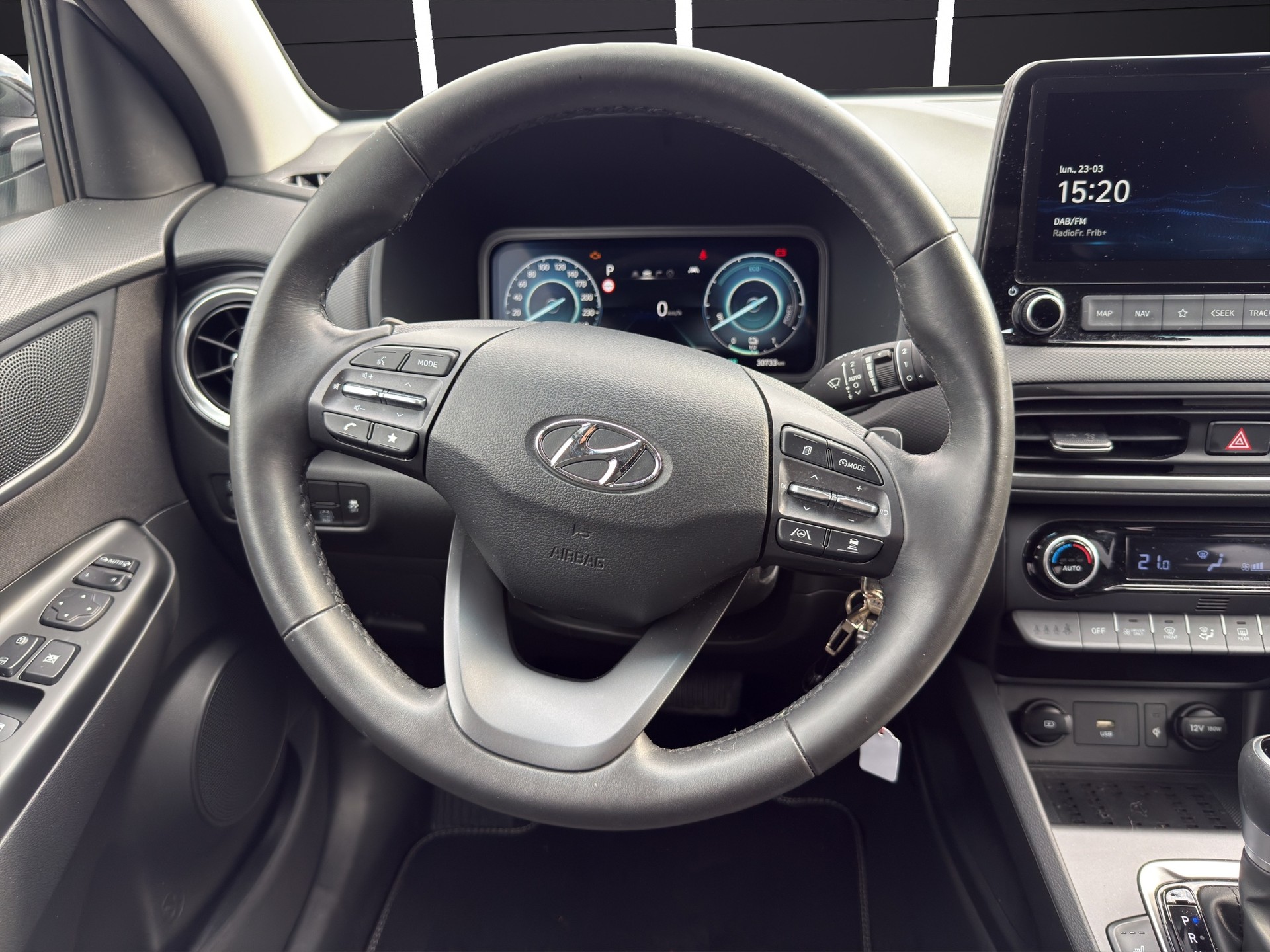 HYUNDAI Kona 1.6 GDi HEV Amplia DCT-image-9