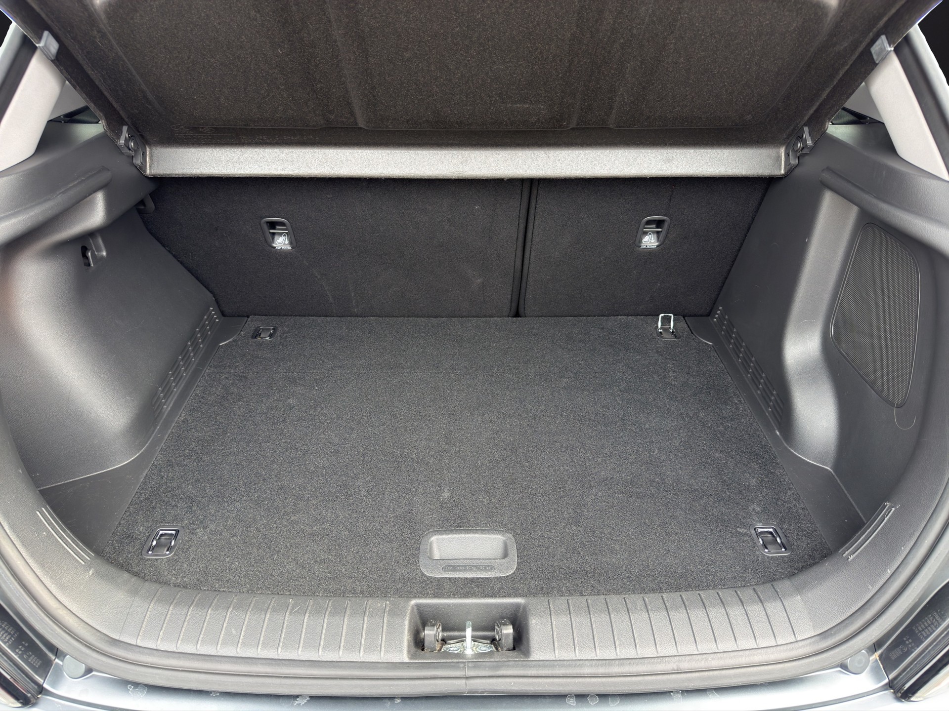 HYUNDAI Kona 1.6 GDi HEV Amplia DCT-image-16