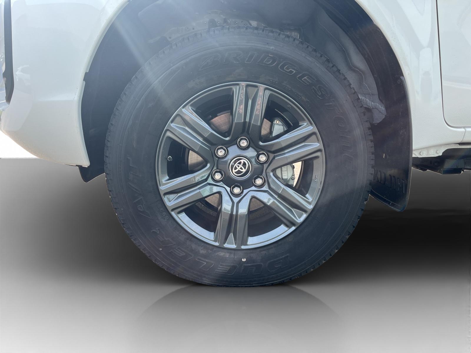 TOYOTA Hilux Double Cab.-Pick-up 2.8 D-4D MHEV 204 Style-image-13