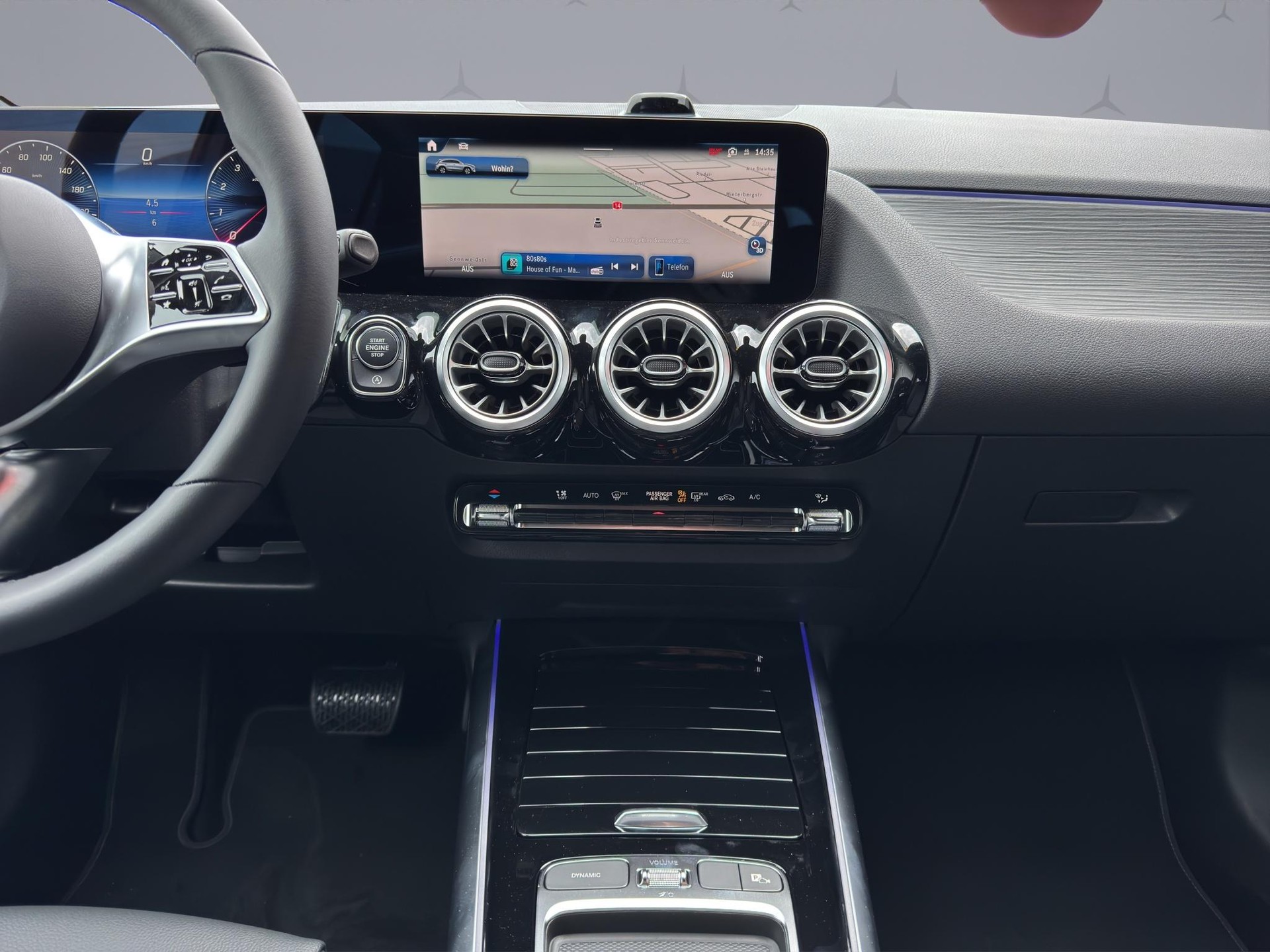 MERCEDES-BENZ GLA 200 Night Star-image-14
