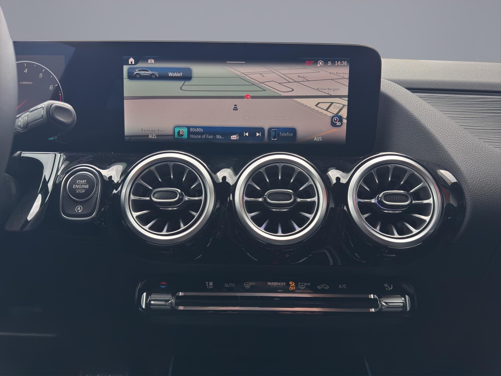 MERCEDES-BENZ GLA 200 Night Star-image-15