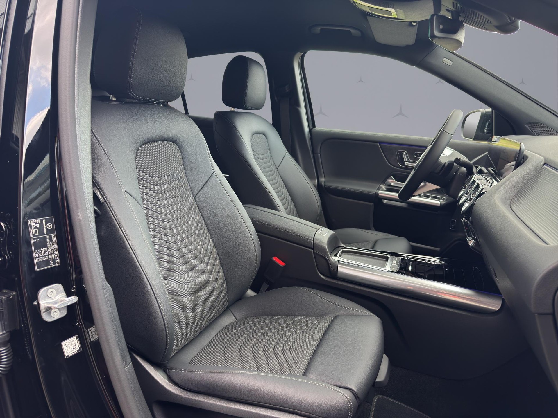 MERCEDES-BENZ GLA 200 Night Star-image-16