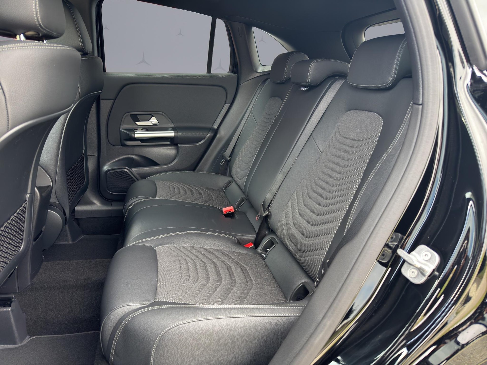 MERCEDES-BENZ GLA 200 Night Star-image-12