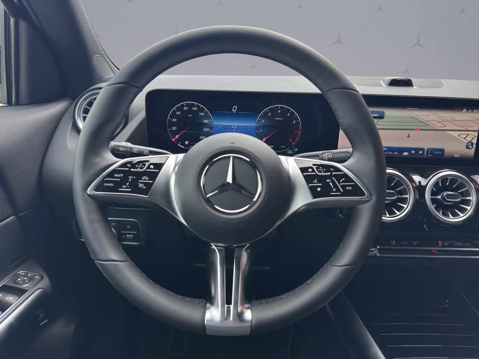 MERCEDES-BENZ GLA 200 Night Star-image-11