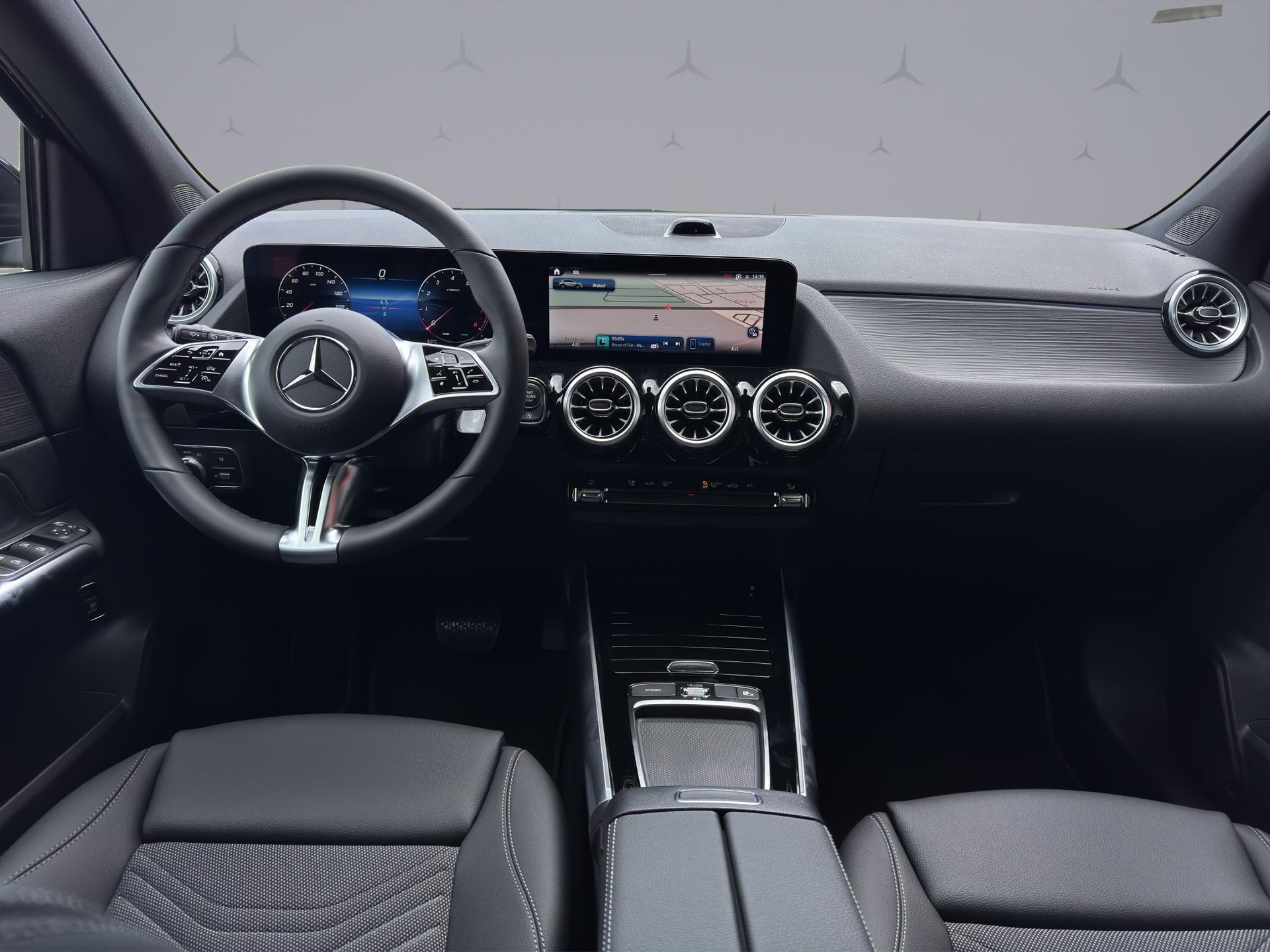 MERCEDES-BENZ GLA 200 Night Star-image-13