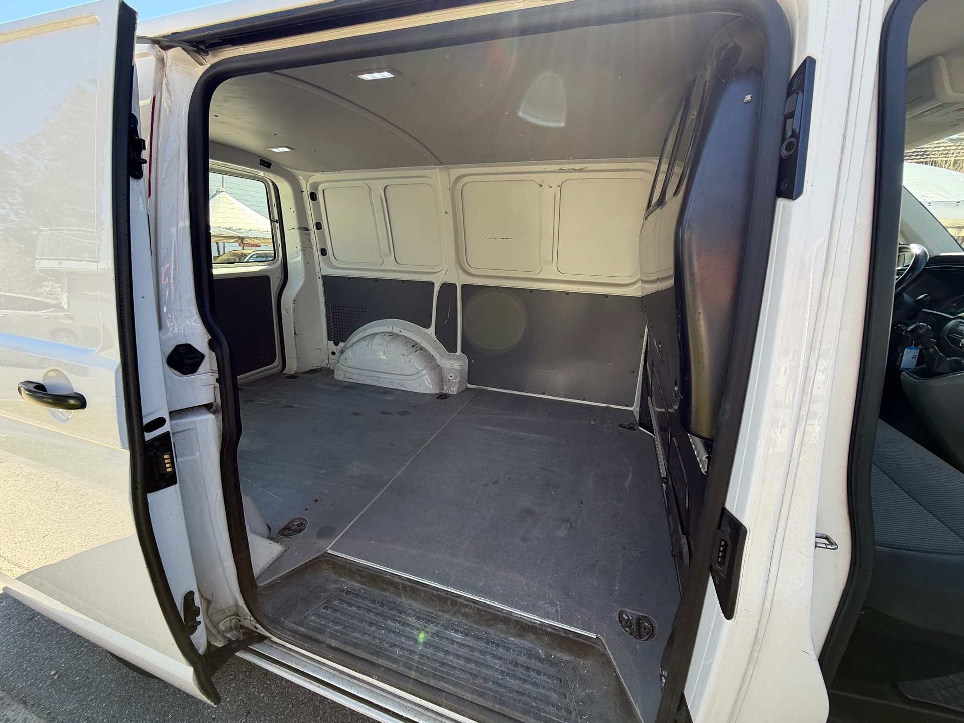 VW T6.1 2.0 TDI-image-11