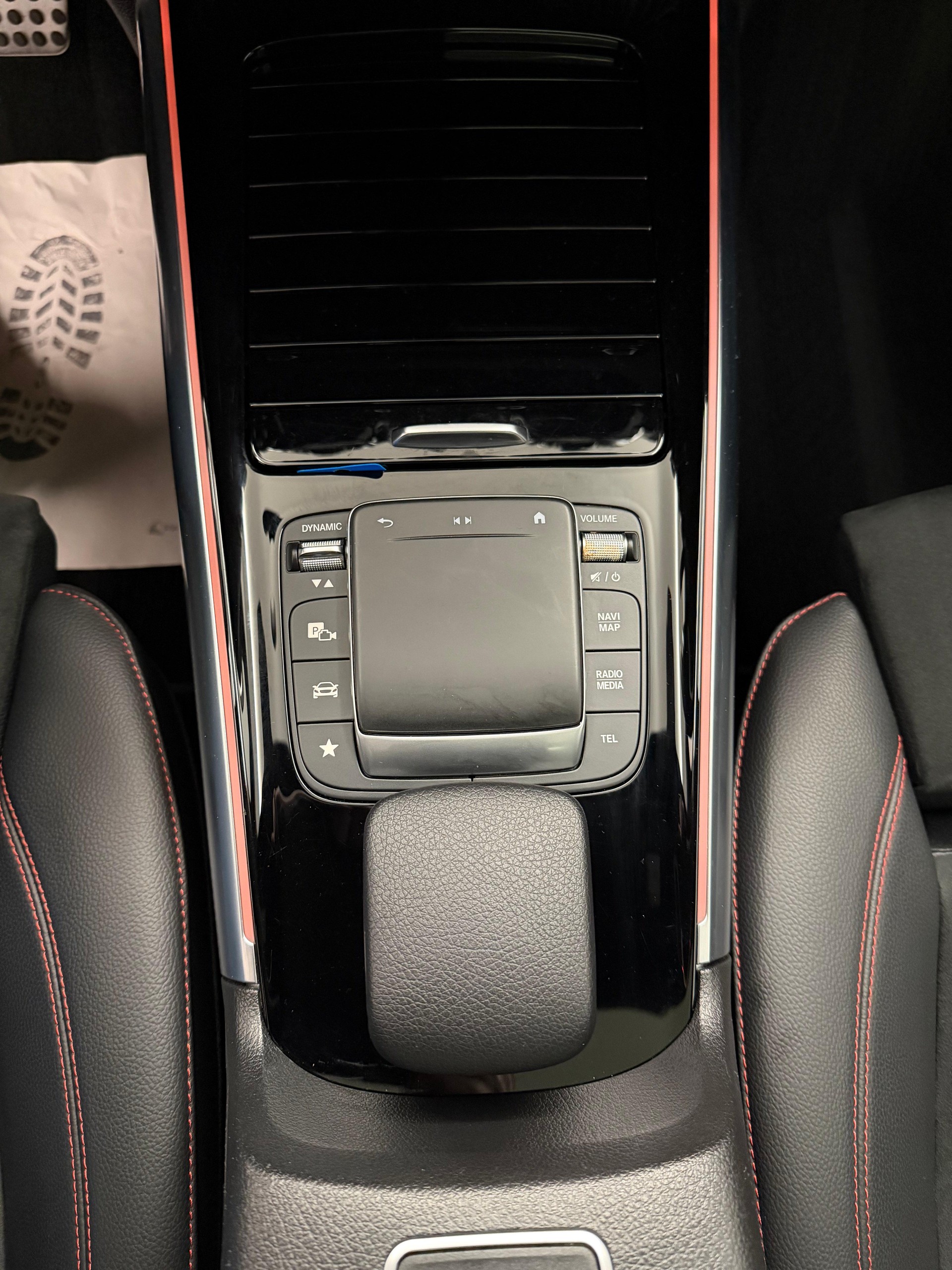 MERCEDES-BENZ GLA 250 AMG Line 4matic-image-21