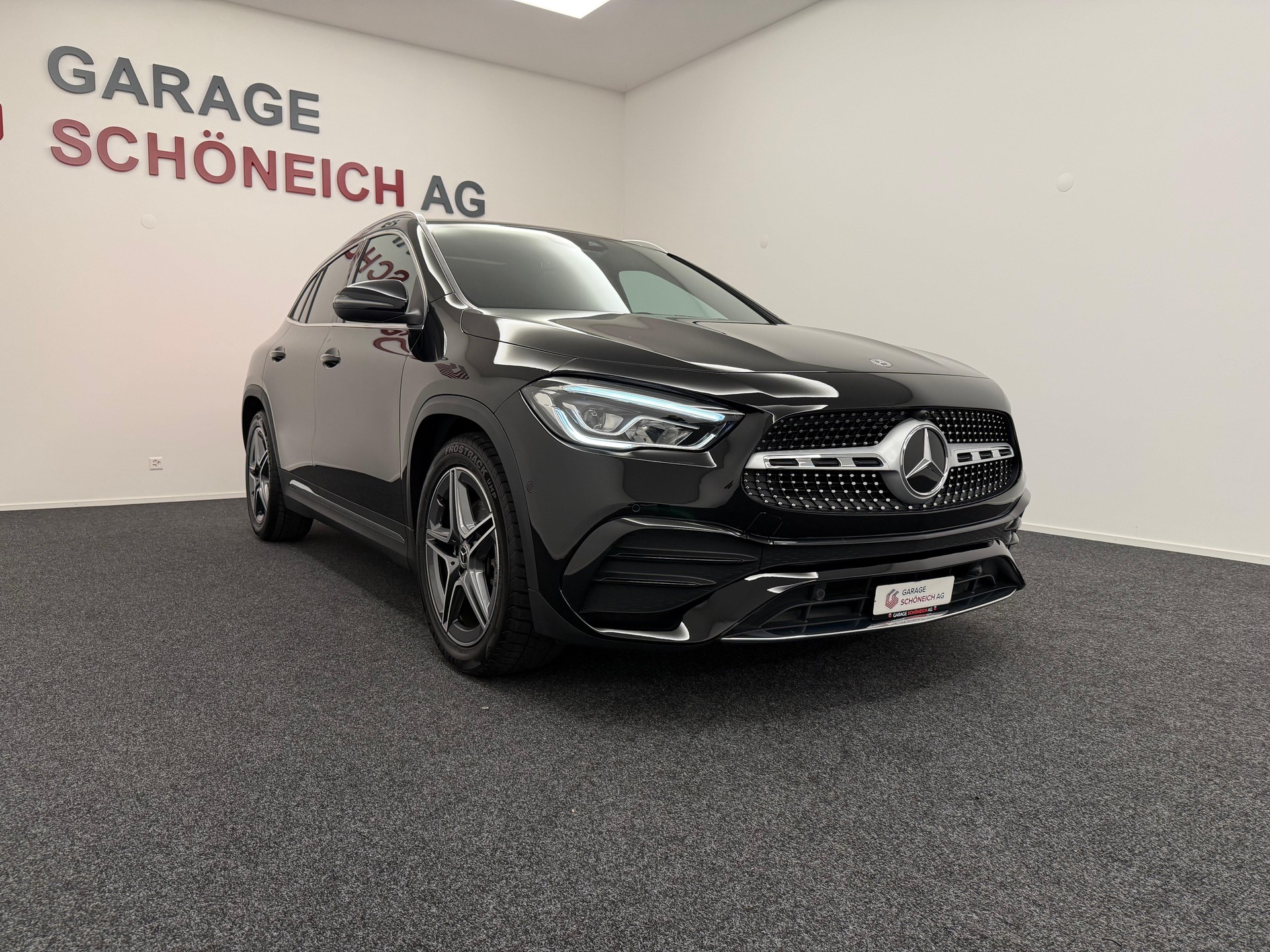 MERCEDES-BENZ GLA 250 AMG Line 4matic-image-2