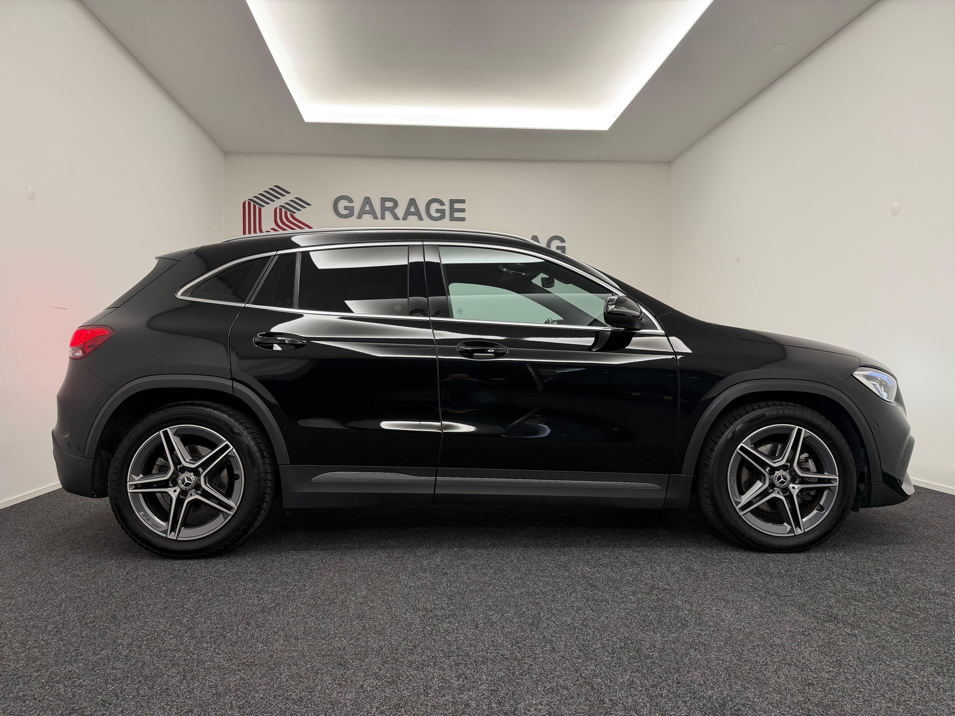 MERCEDES-BENZ GLA 250 AMG Line 4matic-image-3