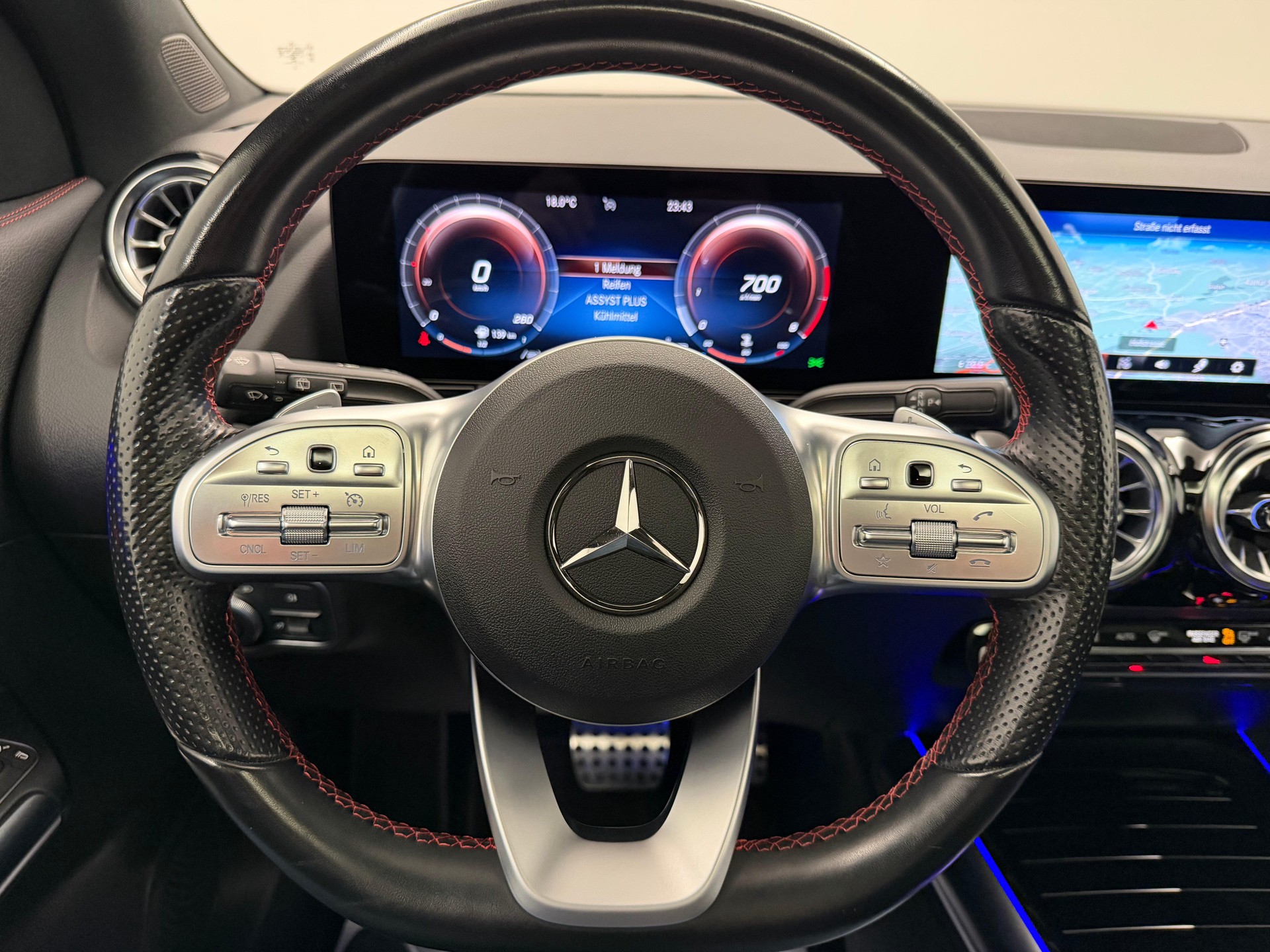 MERCEDES-BENZ GLA 250 AMG Line 4matic-image-17