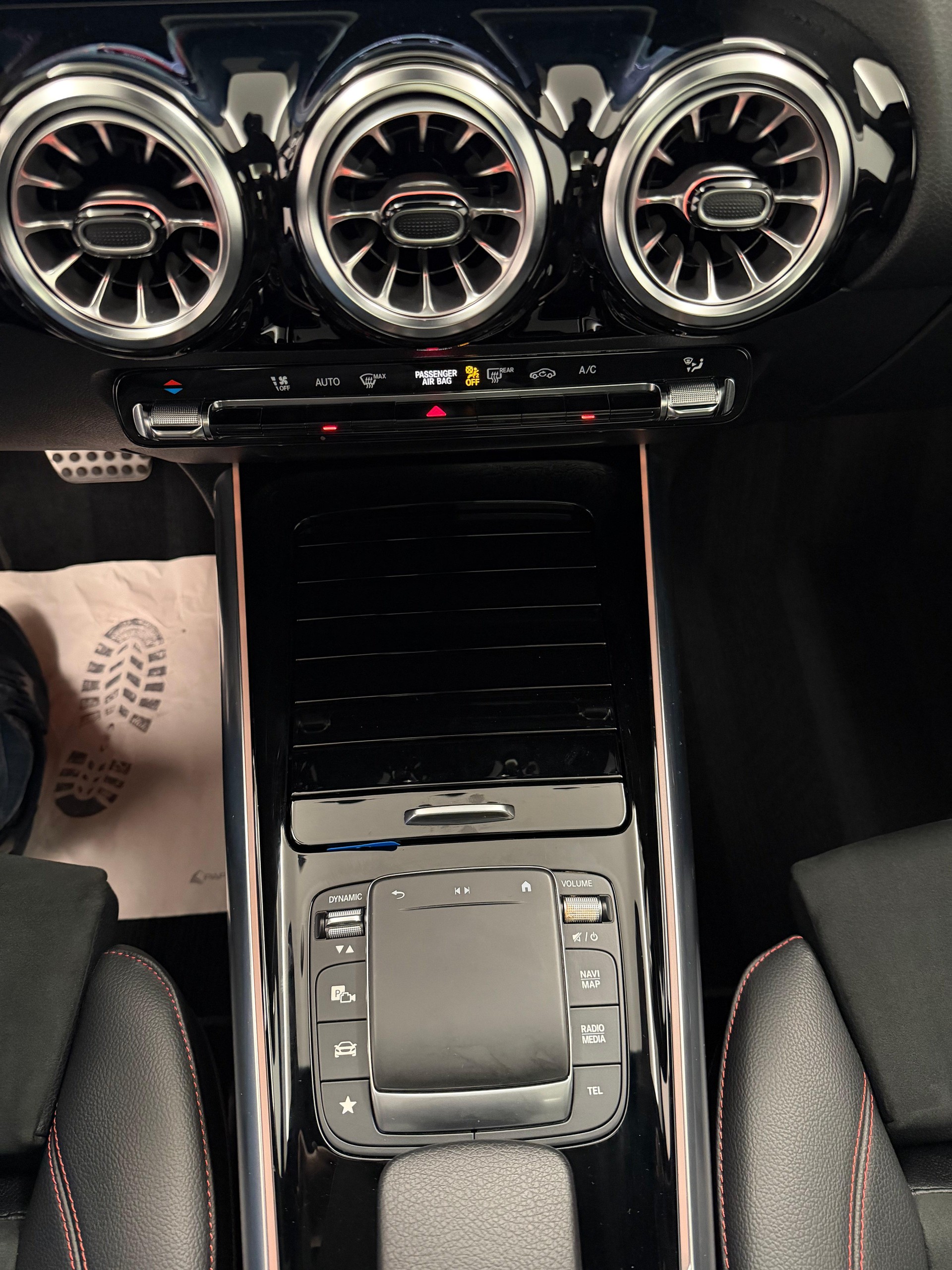 MERCEDES-BENZ GLA 250 AMG Line 4matic-image-22