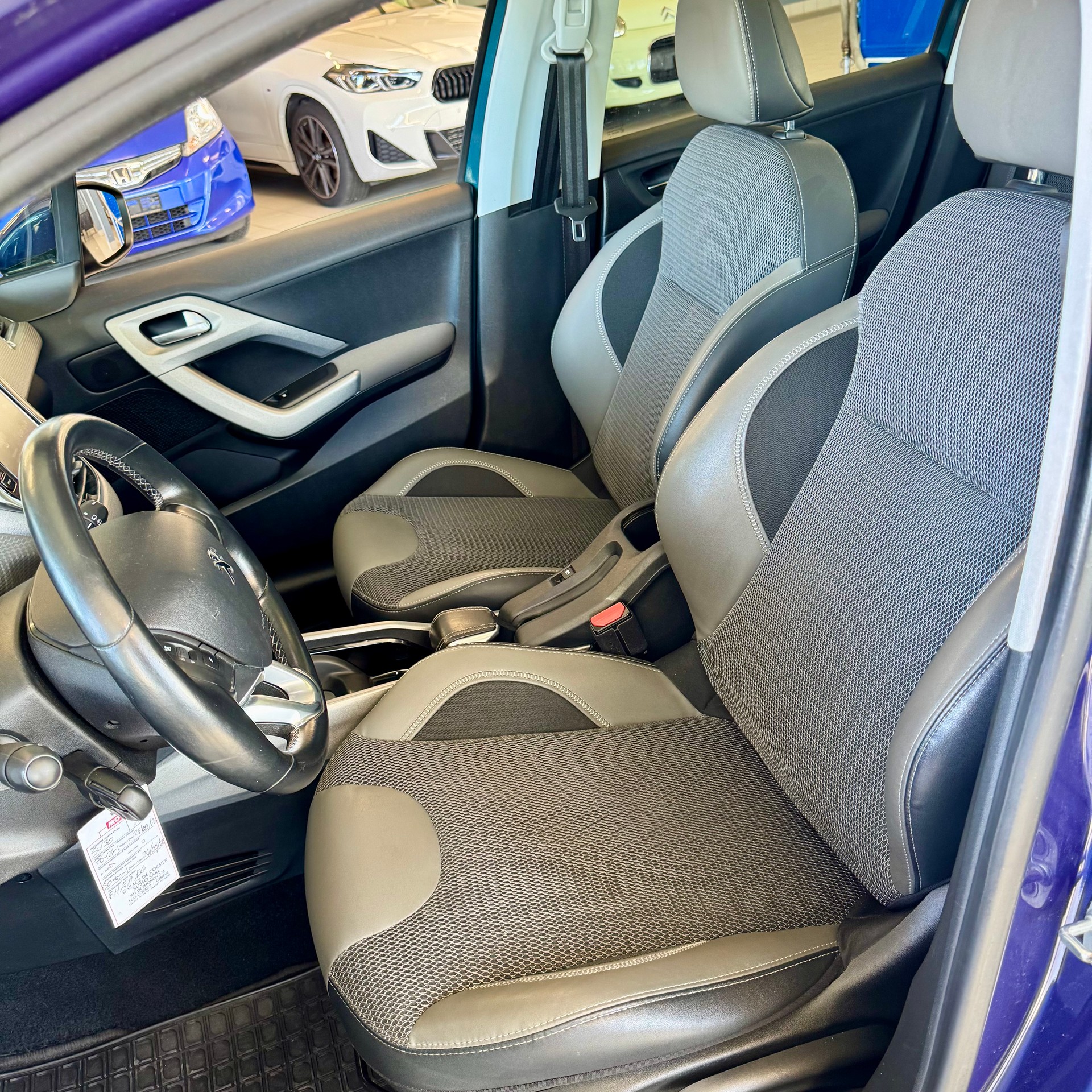 PEUGEOT 2008 1.2 PureTech Allure EAT6-image-7
